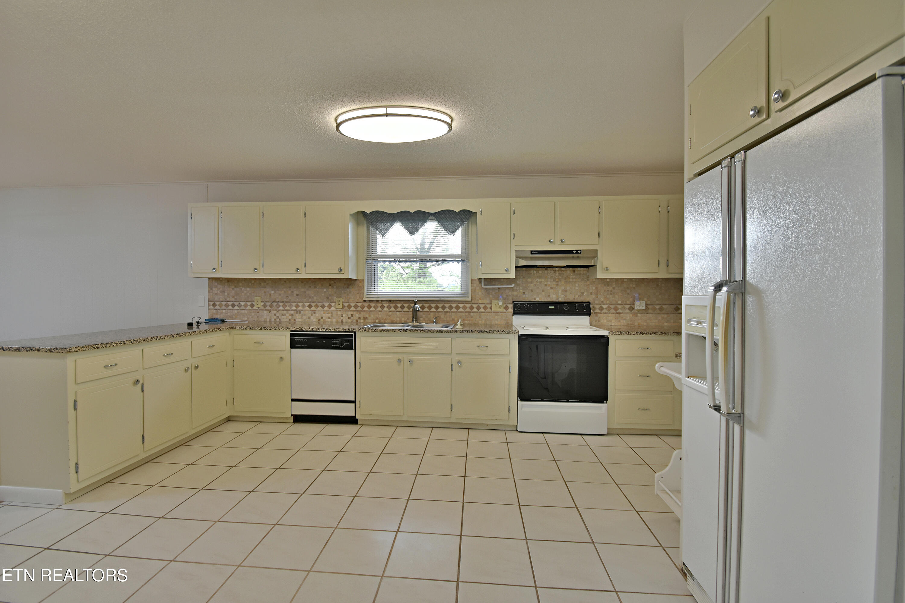 1614 Oak Street Loudon TN 37774