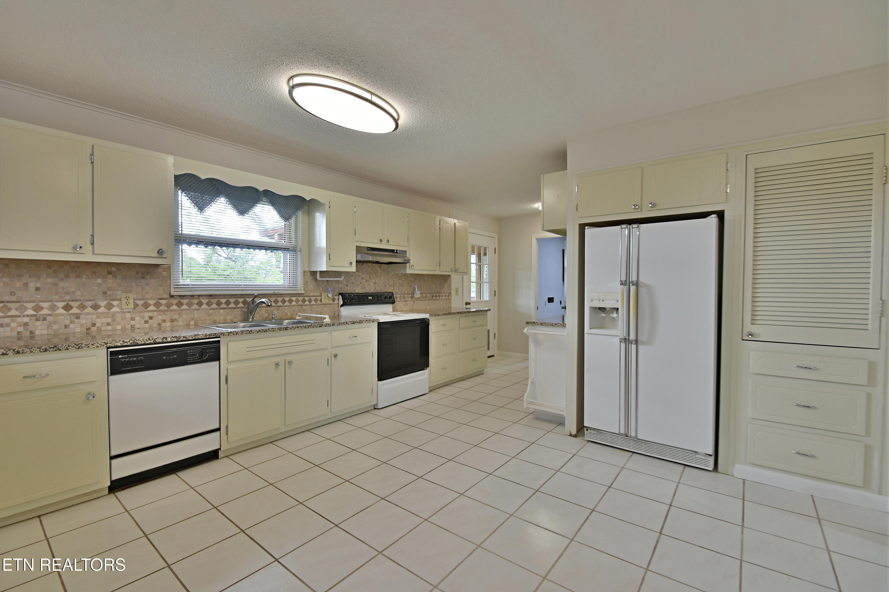 1614 Oak Street Loudon TN 37774