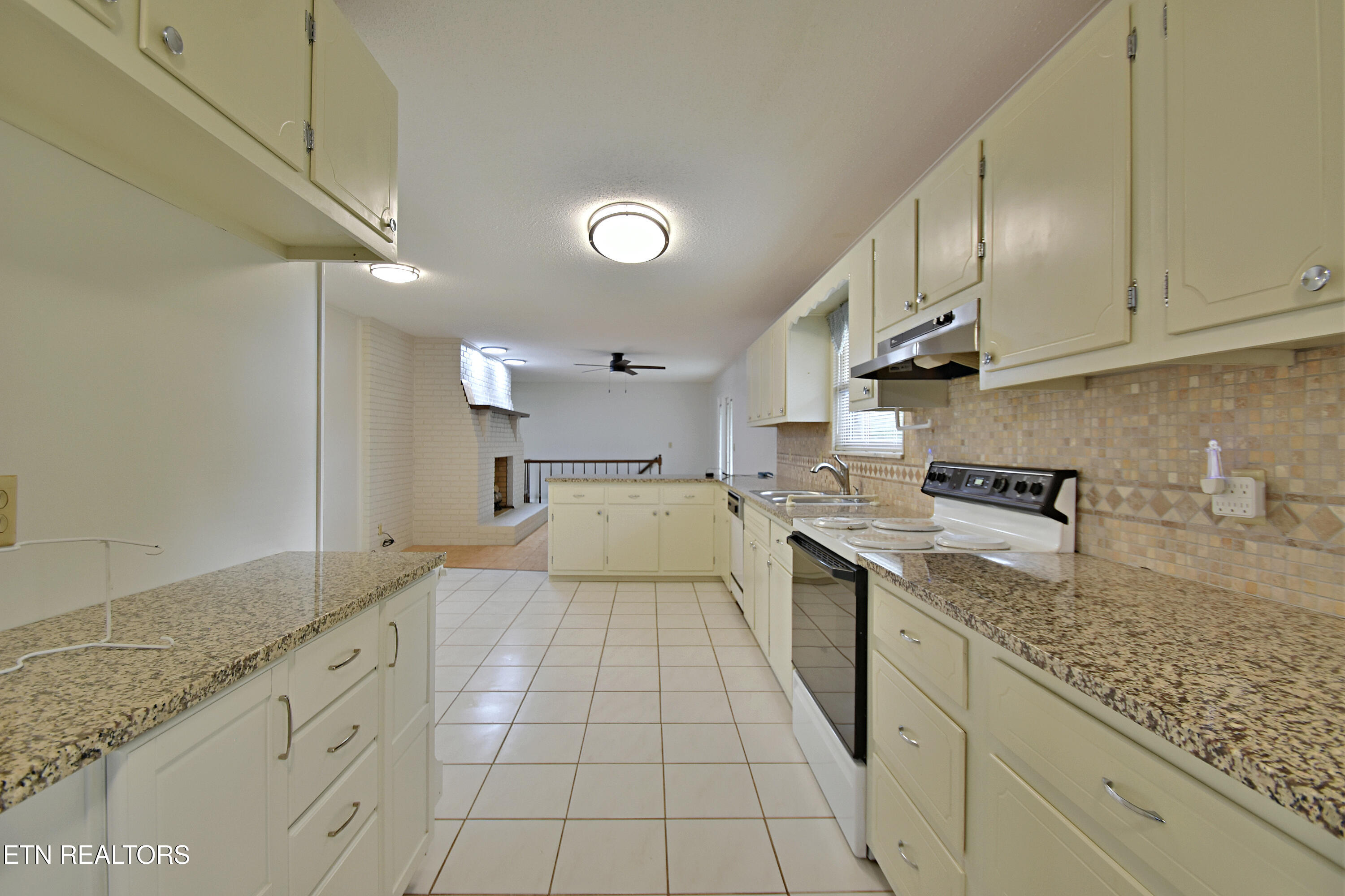 1614 Oak Street Loudon TN 37774