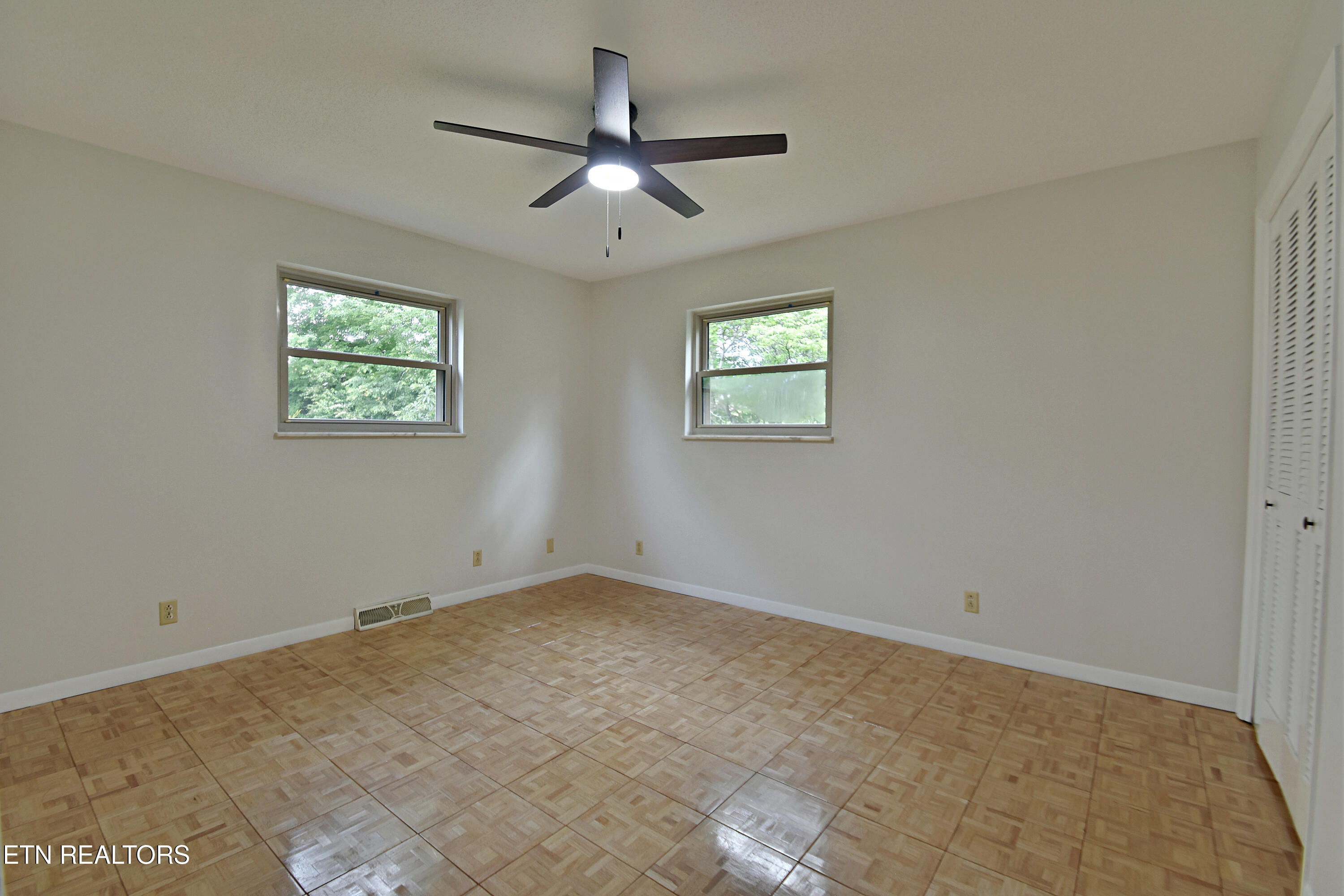 1614 Oak Street Loudon TN 37774