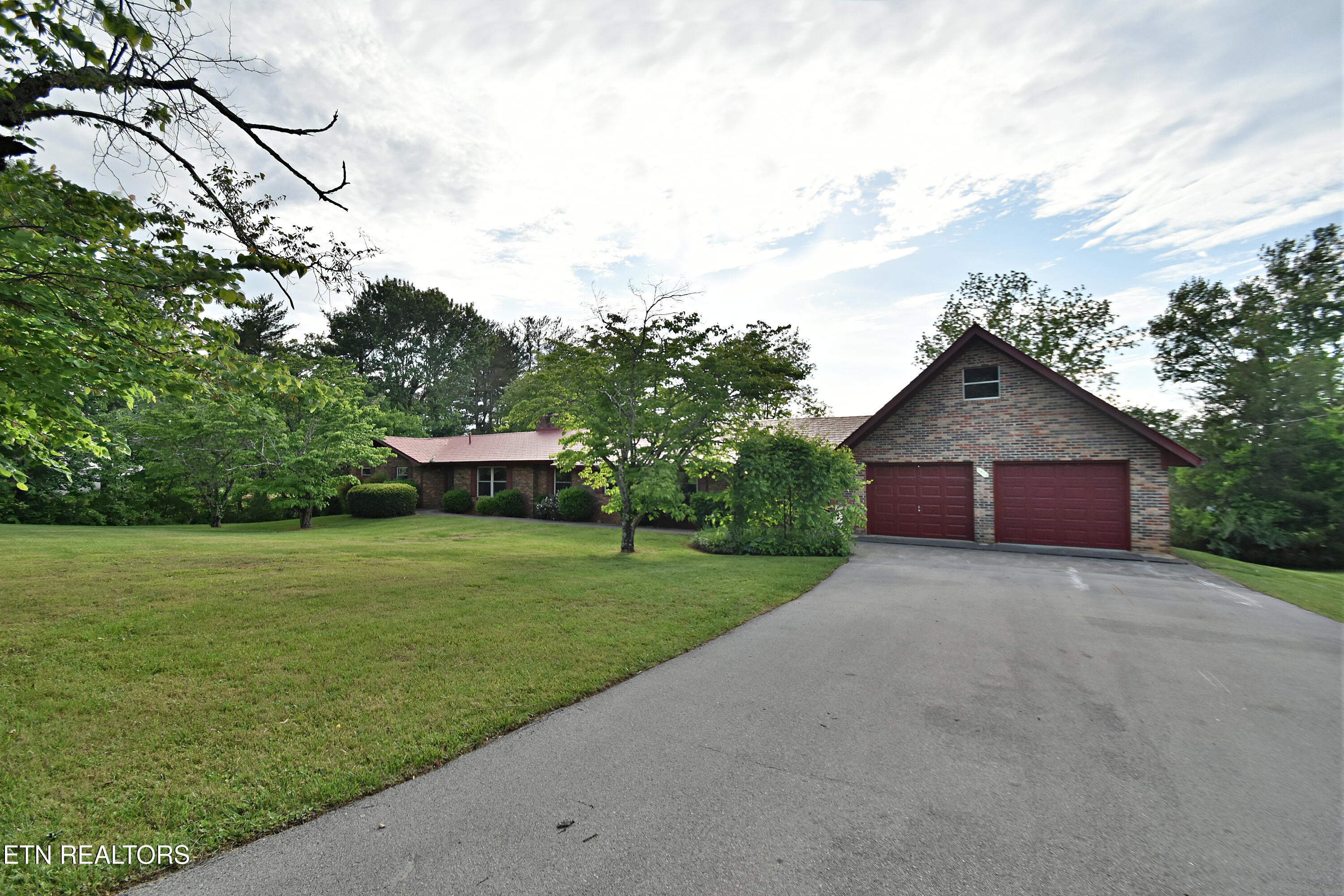 1614 Oak Street Loudon TN 37774