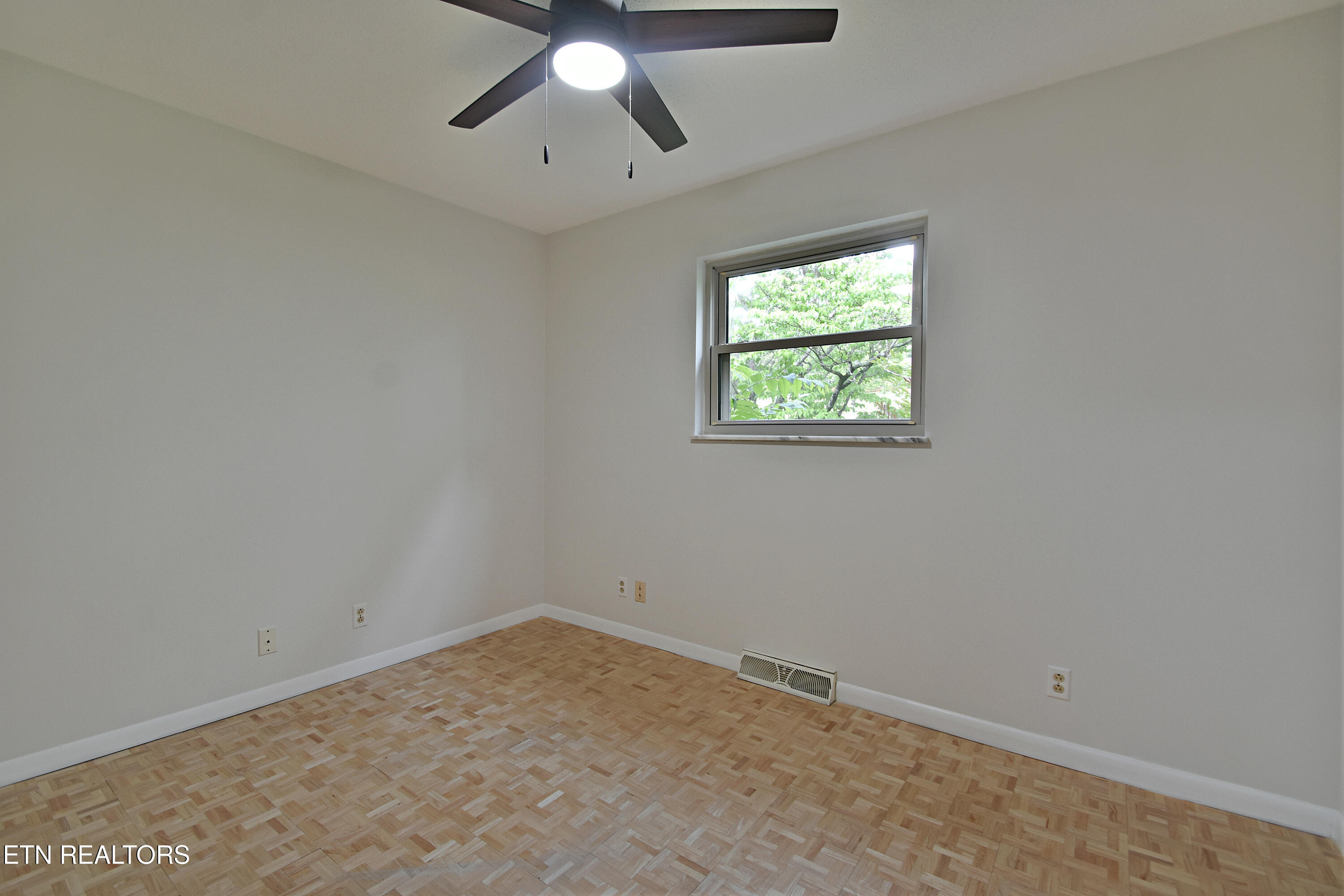 1614 Oak Street Loudon TN 37774
