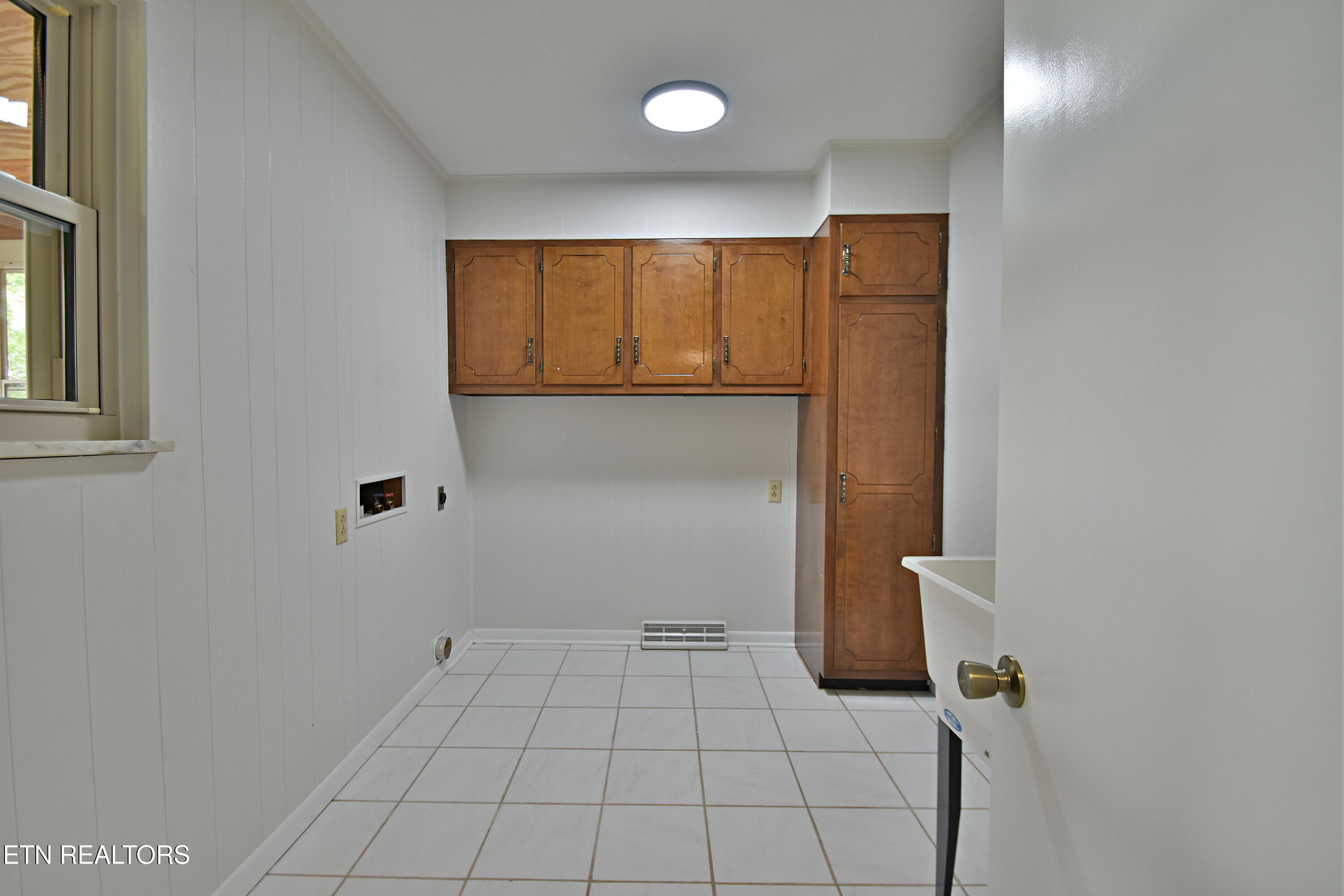 1614 Oak Street Loudon TN 37774