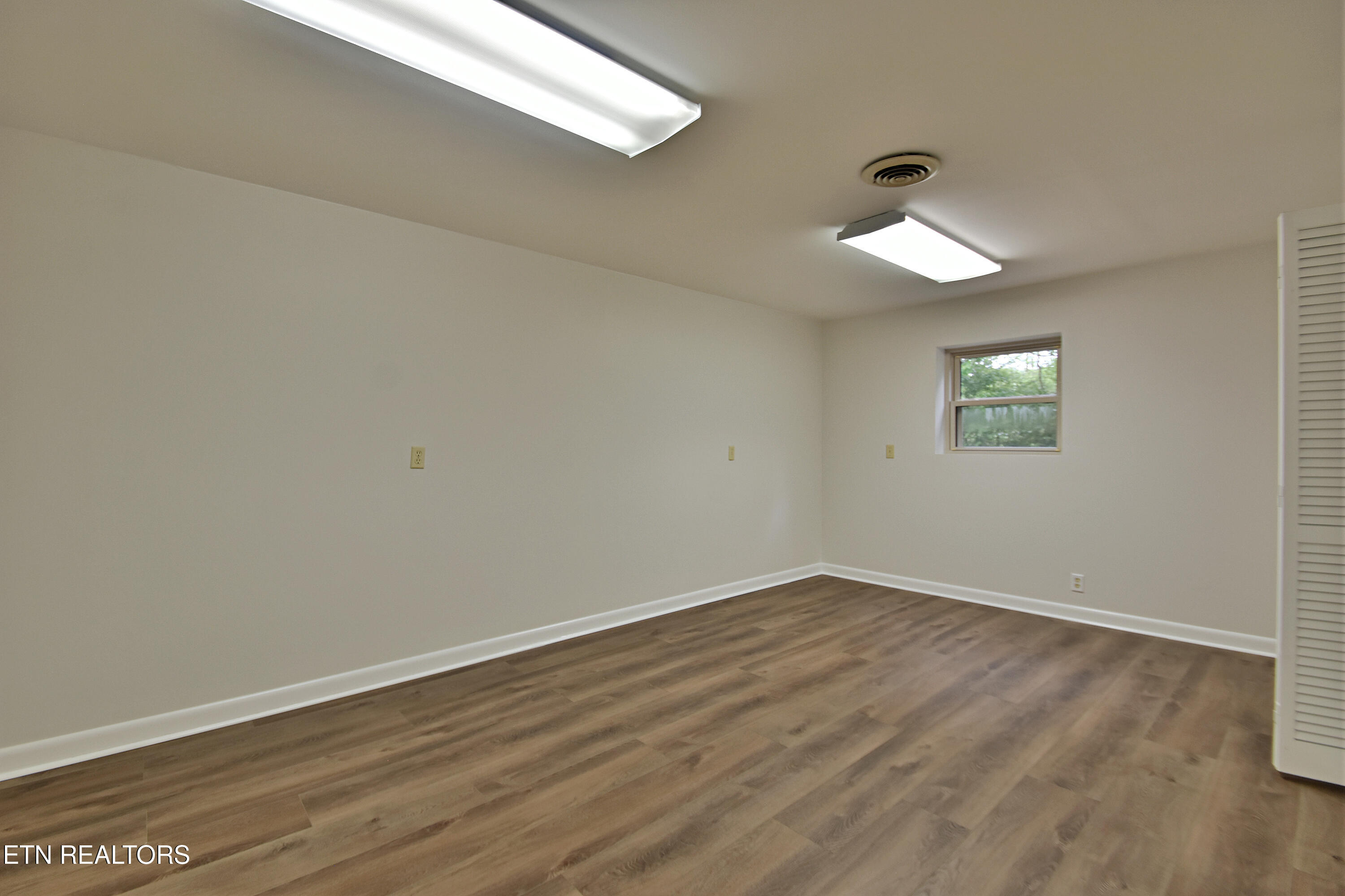 1614 Oak Street Loudon TN 37774