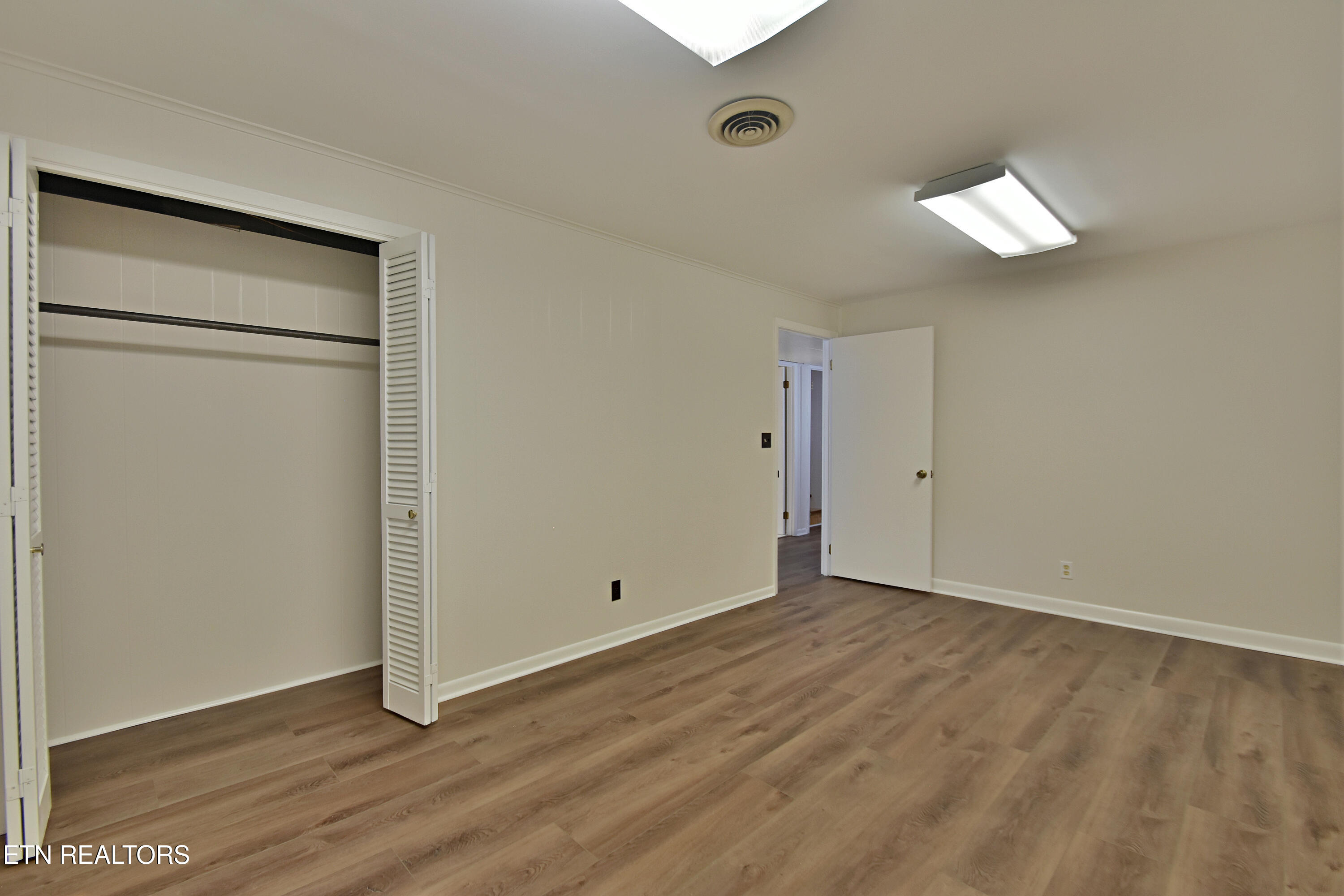 1614 Oak Street Loudon TN 37774