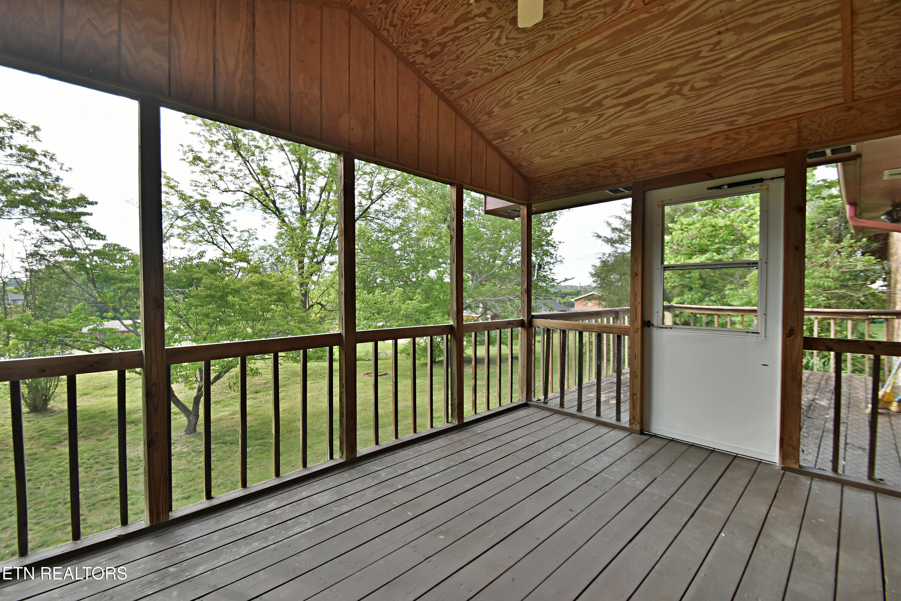 1614 Oak Street Loudon TN 37774