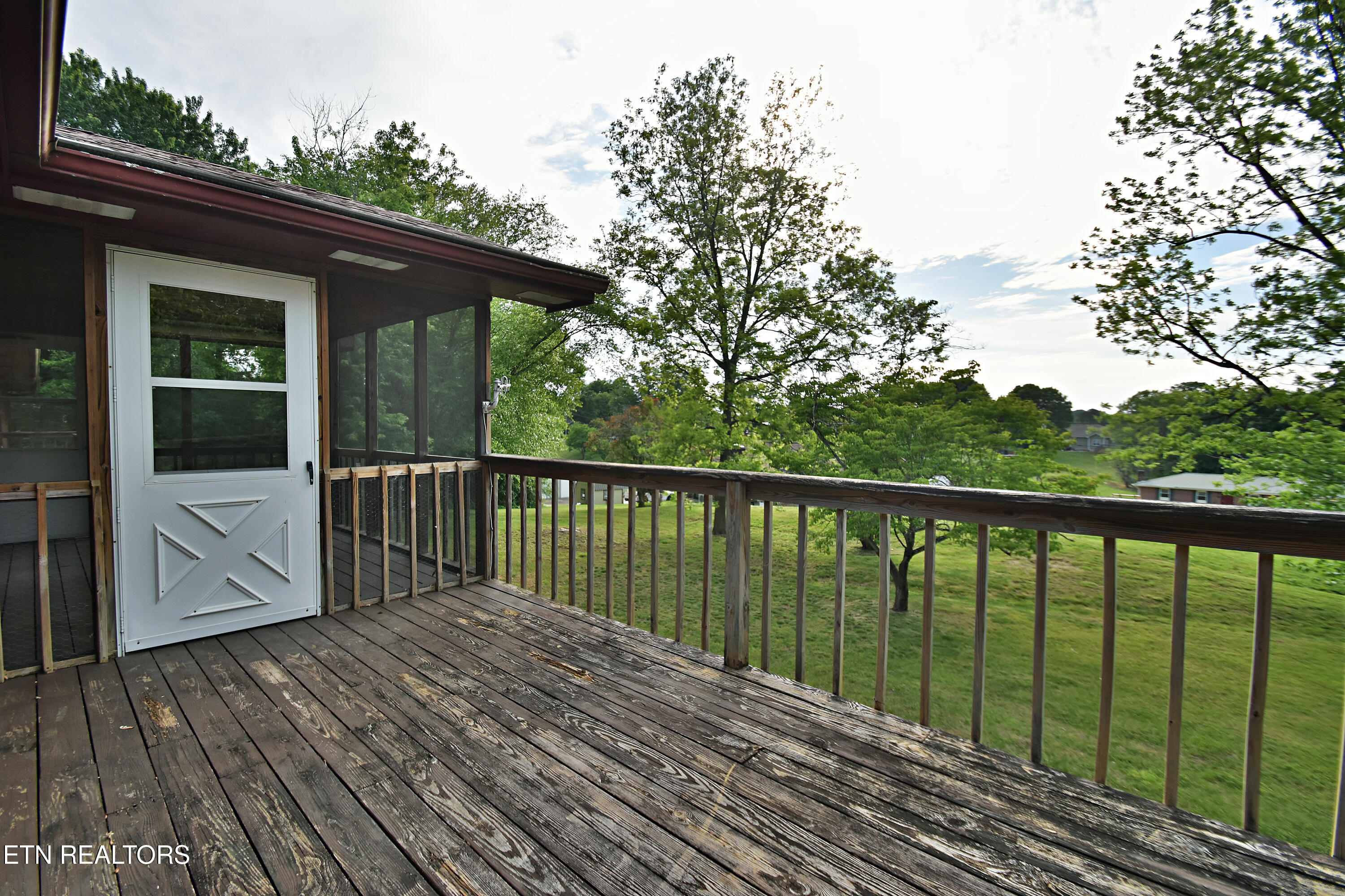 1614 Oak Street Loudon TN 37774