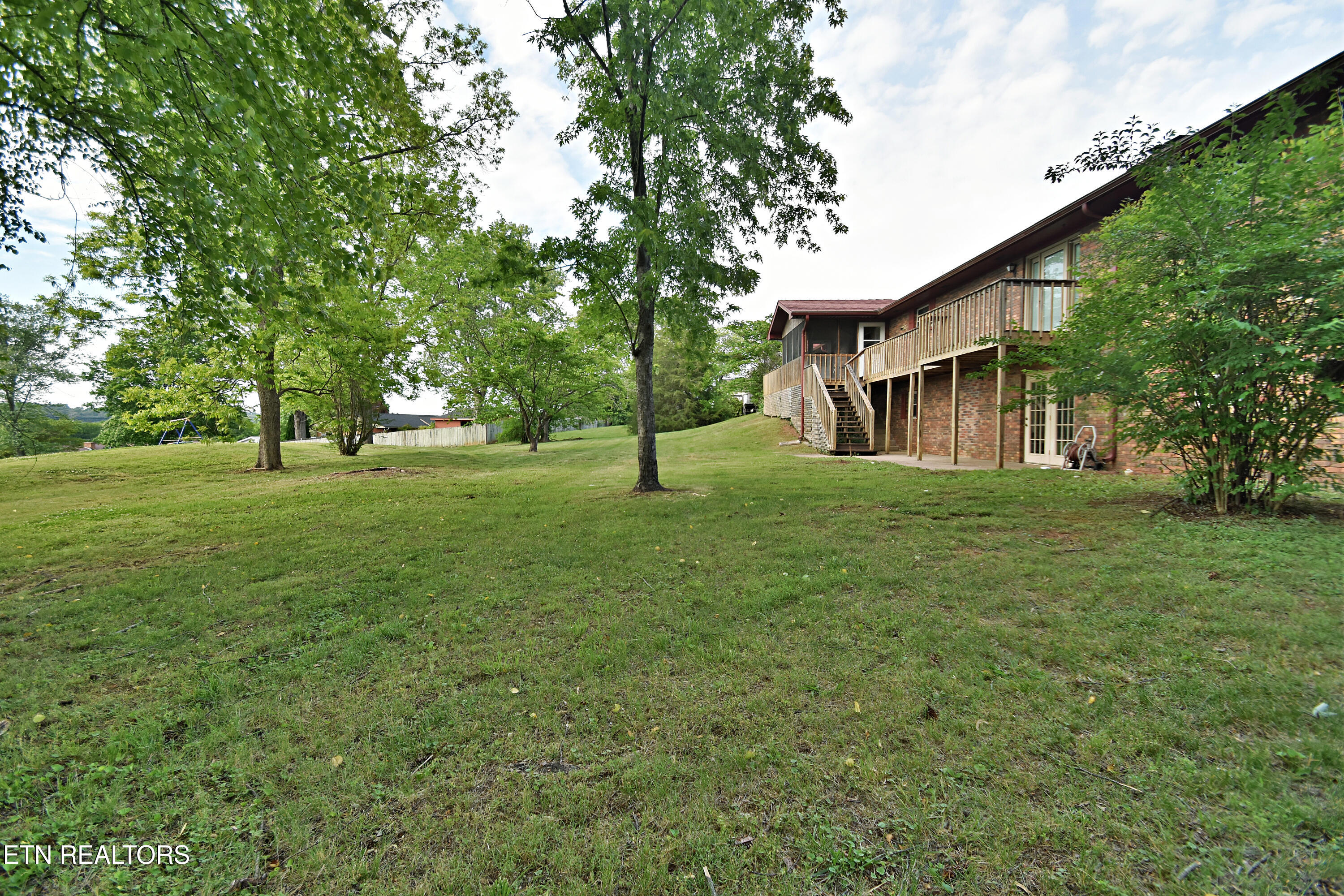 1614 Oak Street Loudon TN 37774
