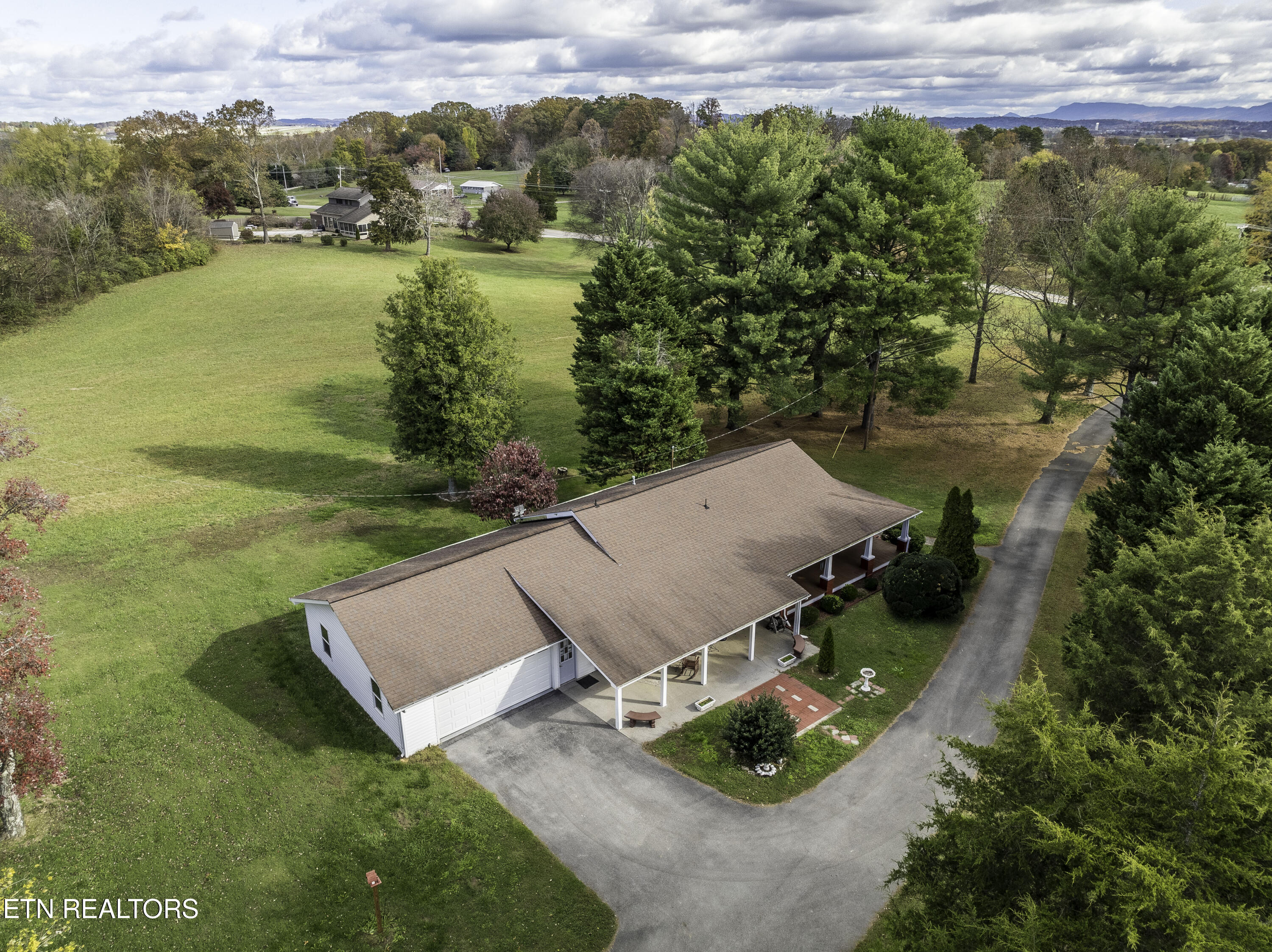 1438 W Hunt Road Maryville TN 37801