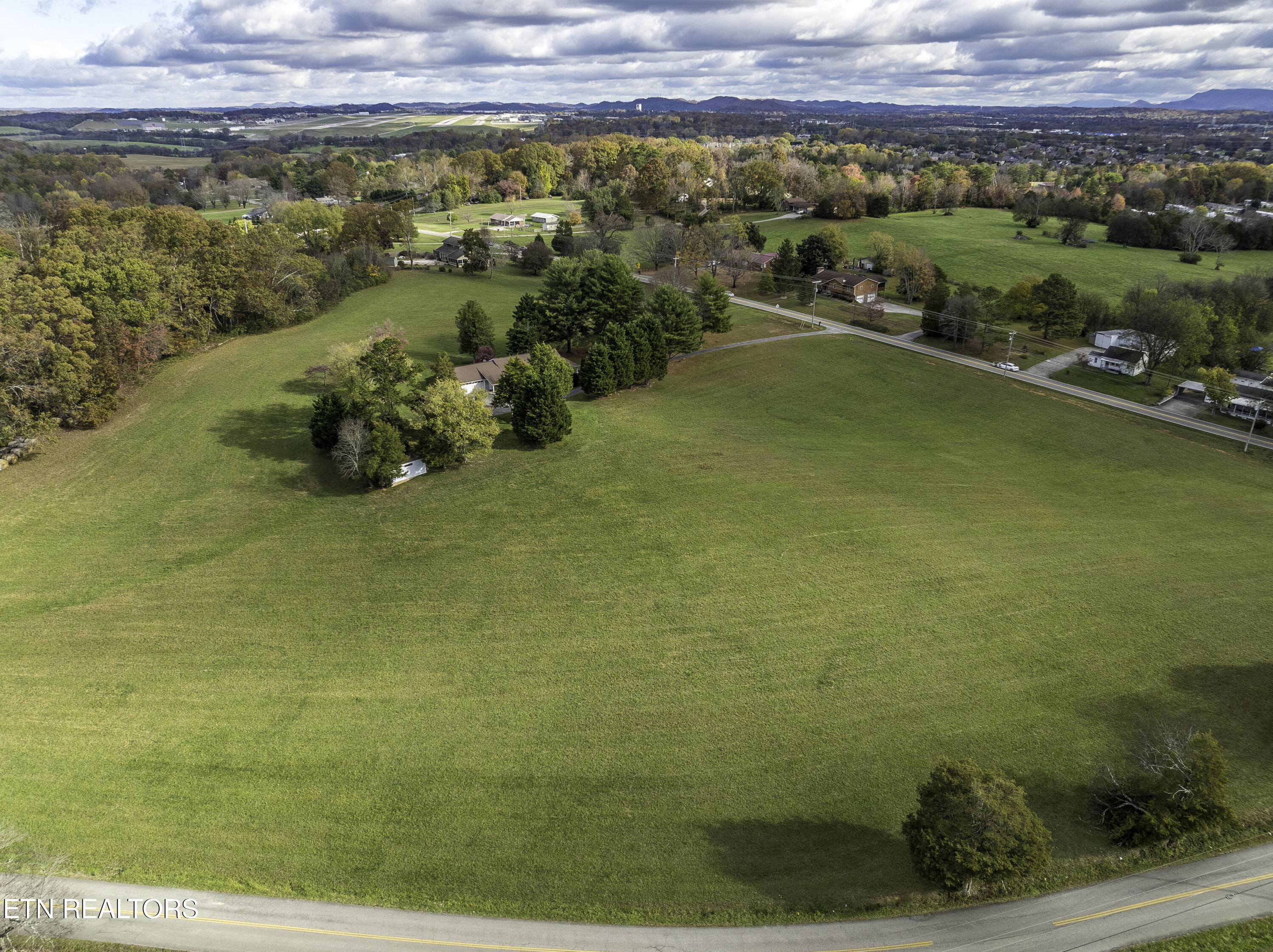 1438 W Hunt Road Maryville TN 37801