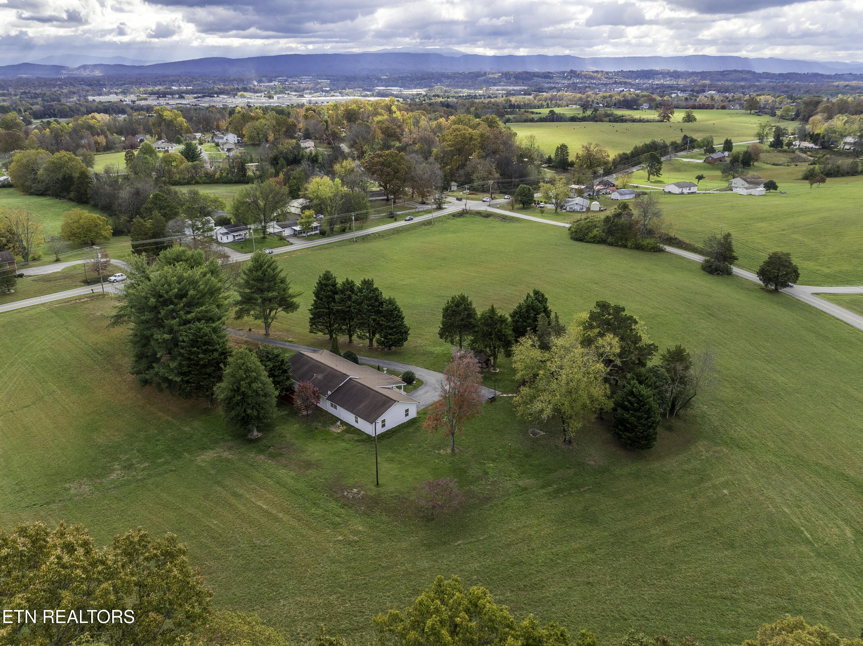 1438 W Hunt Road Maryville TN 37801