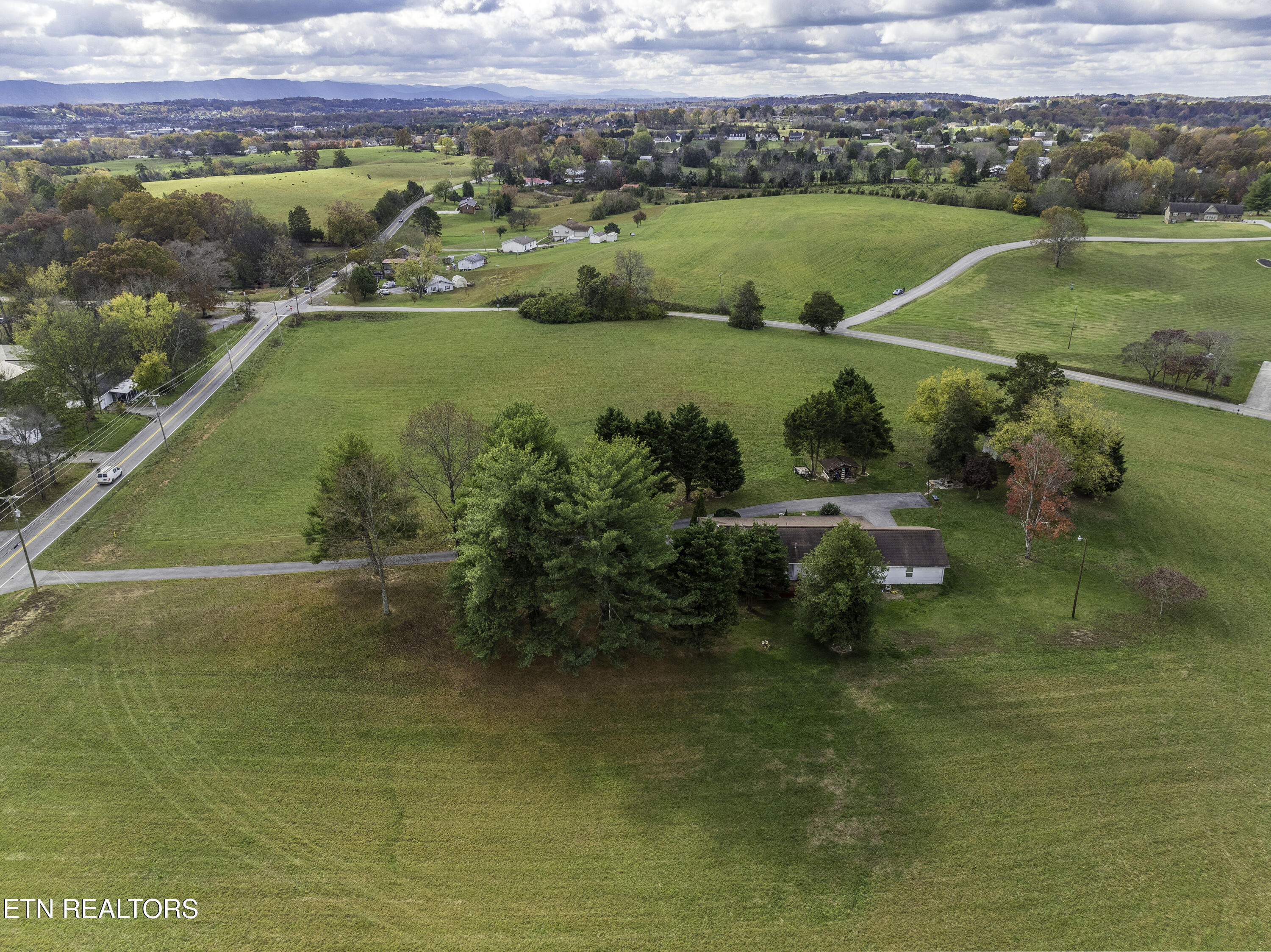 1438 W Hunt Road Maryville TN 37801