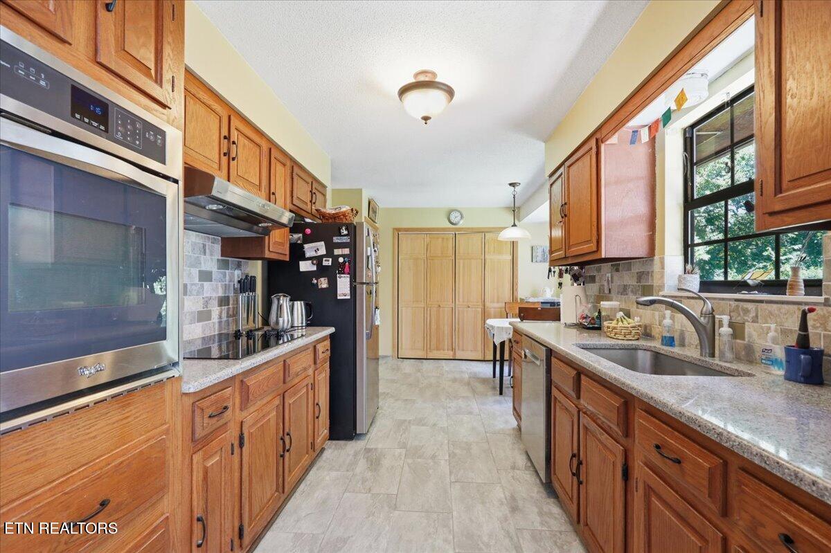 3433 Russellwood Drive Rockford TN 37853
