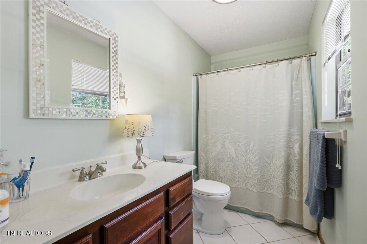 3433 Russellwood Drive Rockford TN 37853