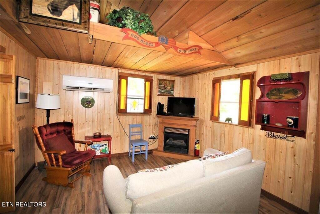 3310 Winston Street Pigeon Forge TN 37863