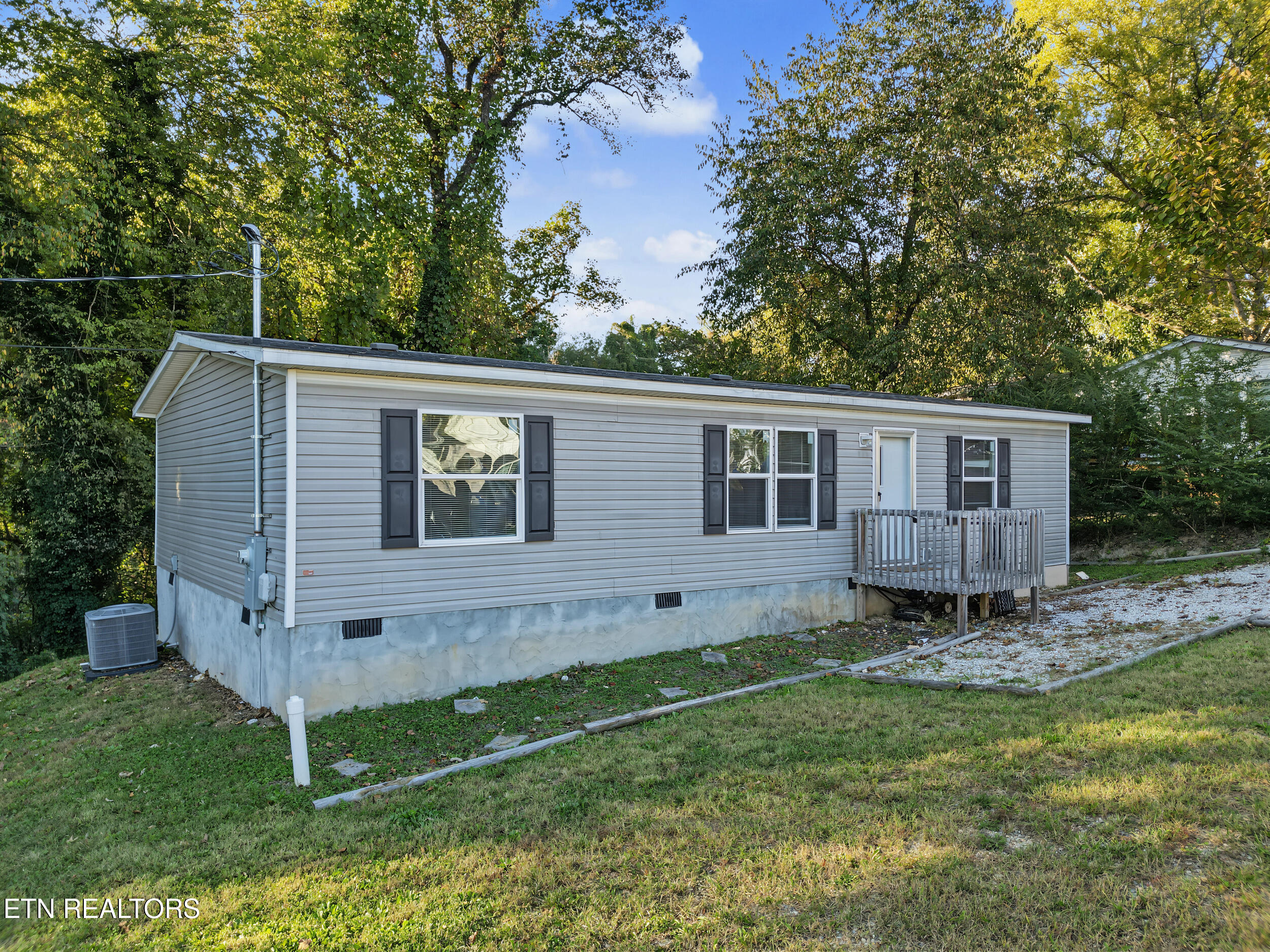 438 Jarnigan Street Clinton TN 37716