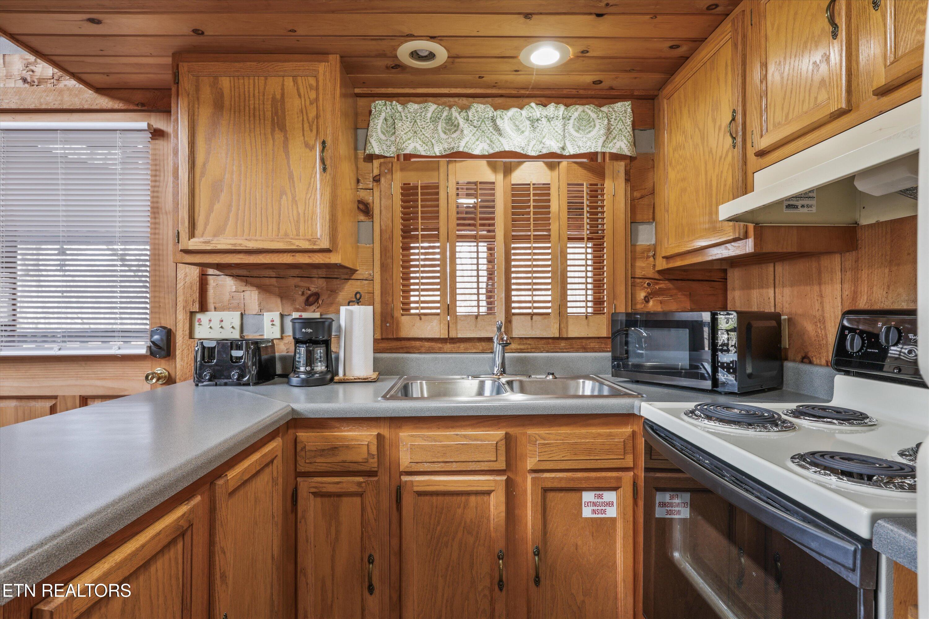 1128 Oak Court Gatlinburg TN 37738