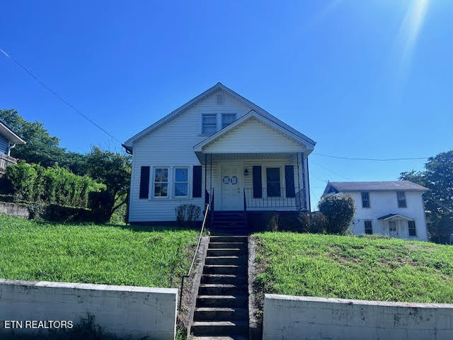 905 NW Queen Avenue Harriman TN 37748