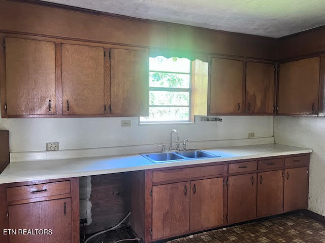 905 NW Queen Avenue Harriman TN 37748