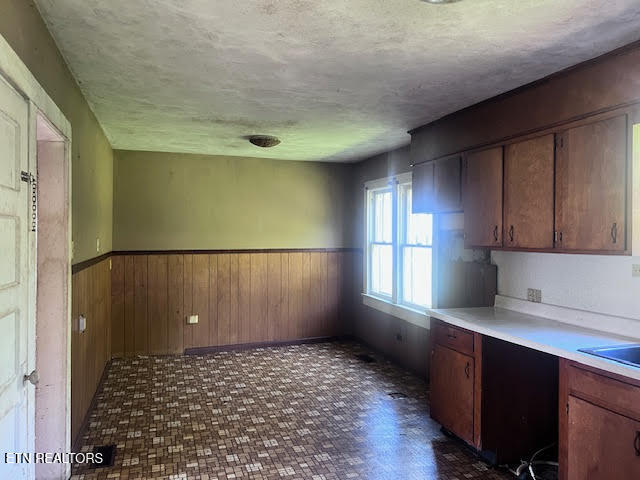 905 NW Queen Avenue Harriman TN 37748