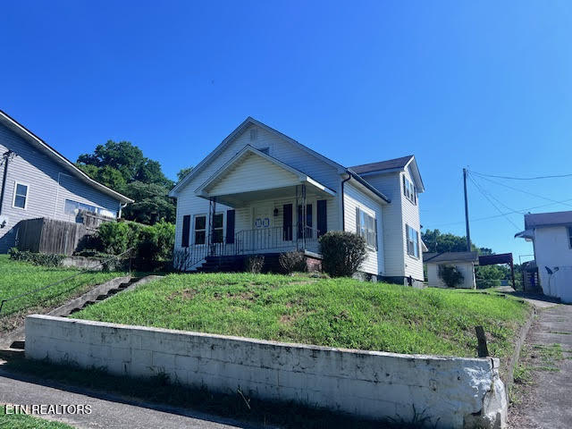 905 NW Queen Avenue Harriman TN 37748