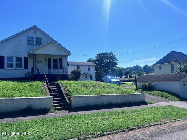 905 NW Queen Avenue Harriman TN 37748