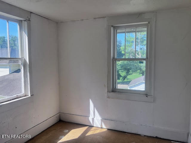 905 NW Queen Avenue Harriman TN 37748