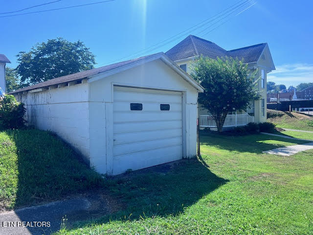 905 NW Queen Avenue Harriman TN 37748