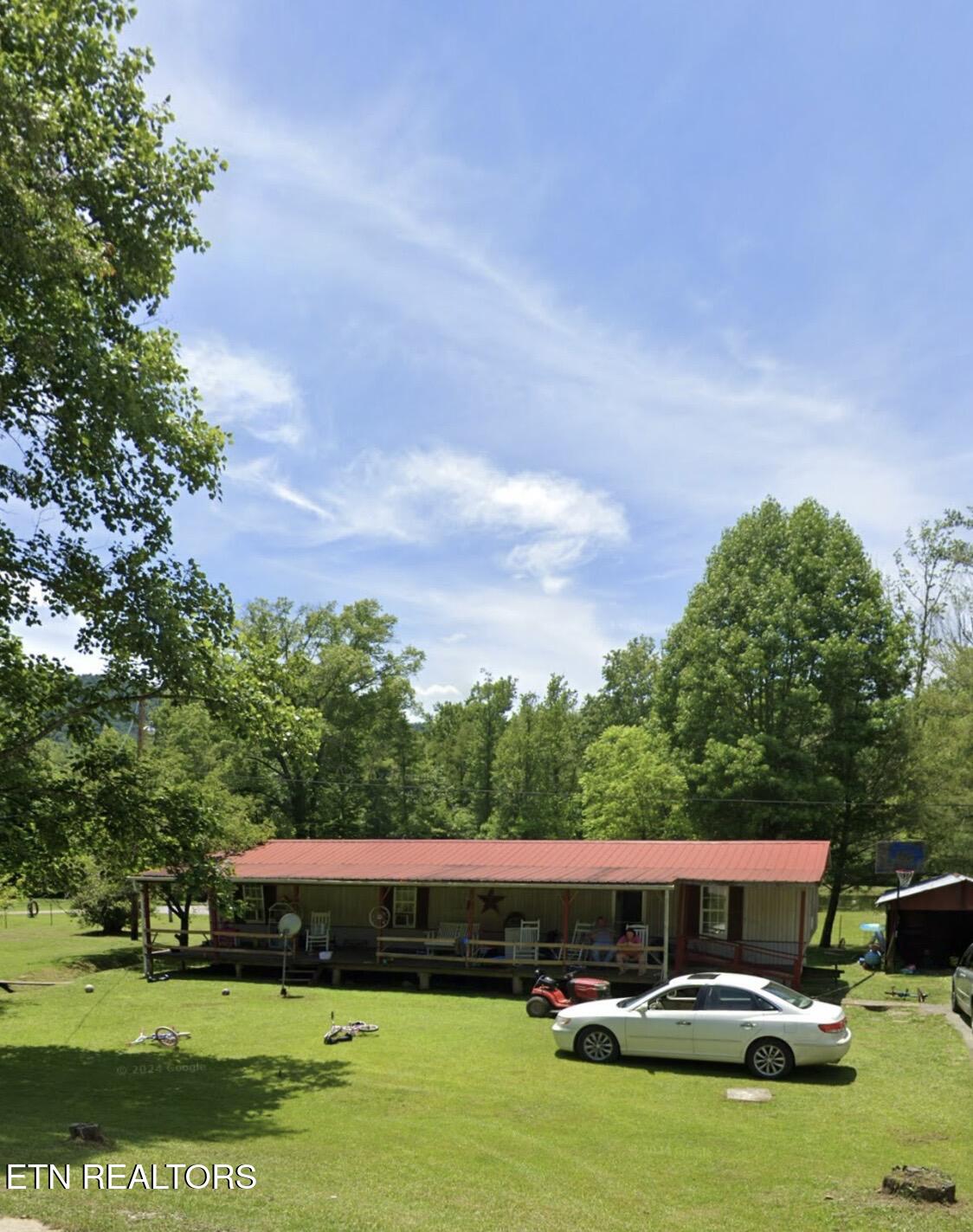 5285 White Oak Road Duff TN 37729