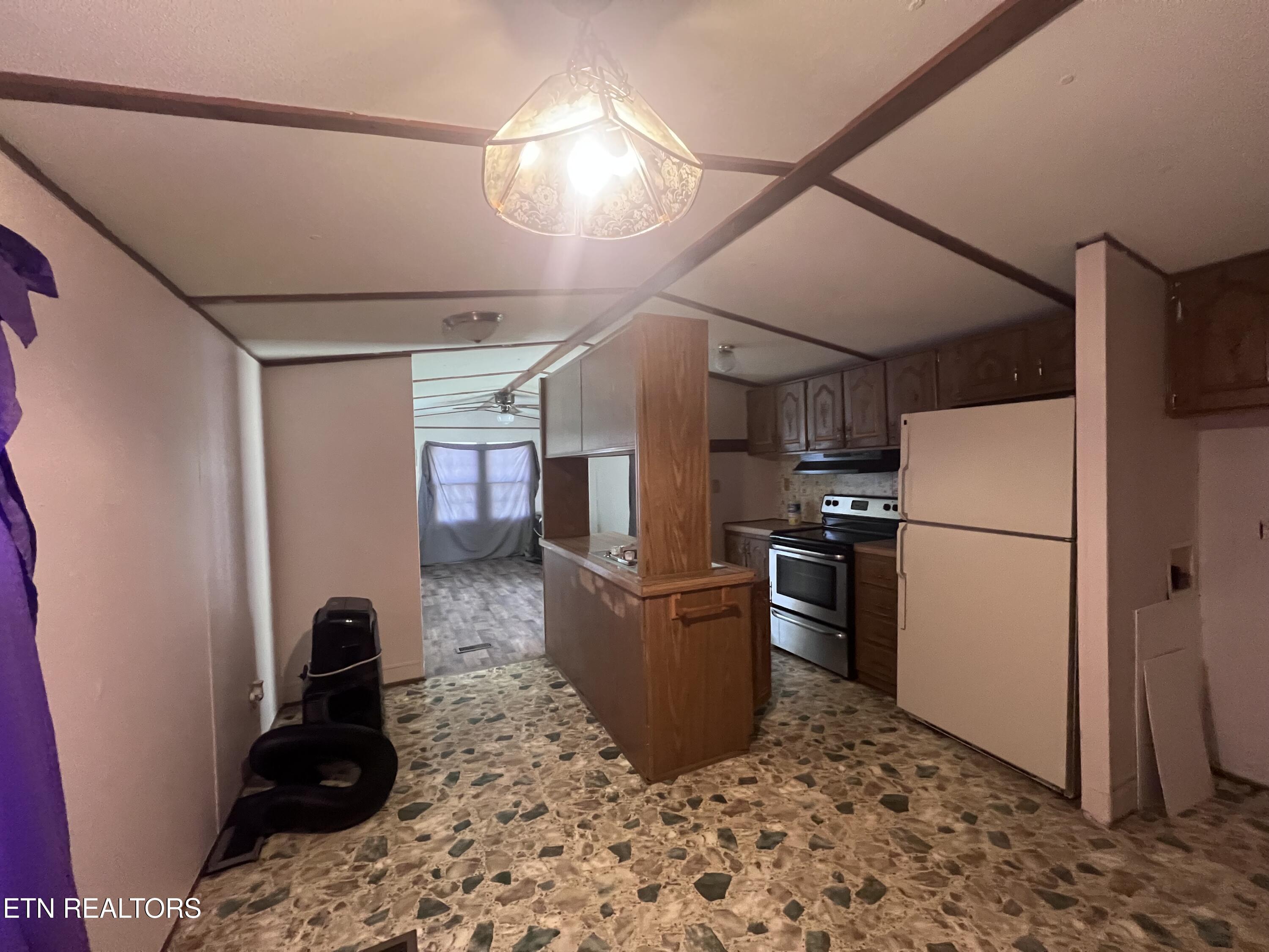 5285 White Oak Road Duff TN 37729