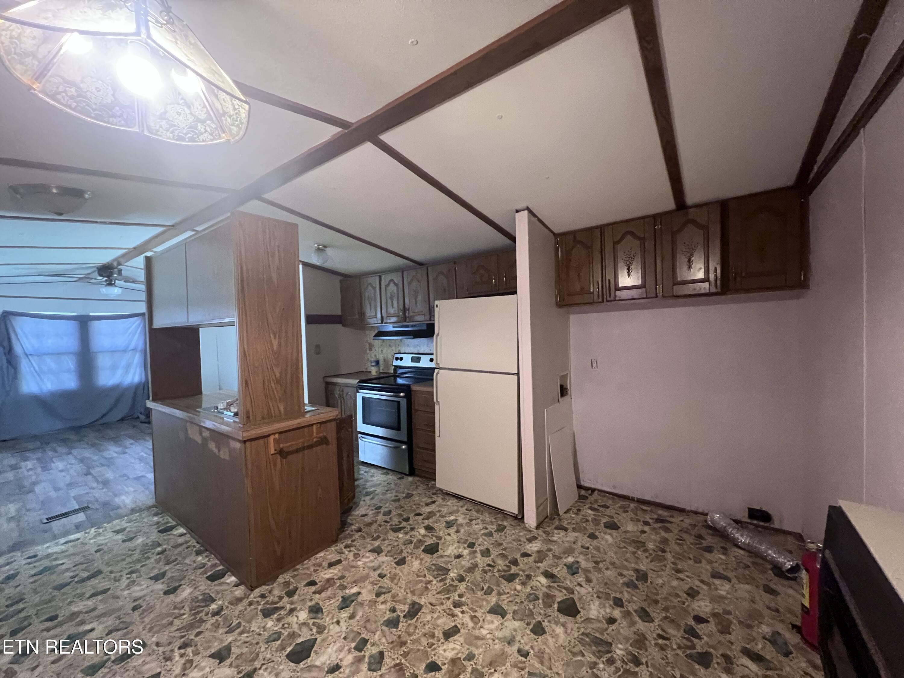5285 White Oak Road Duff TN 37729