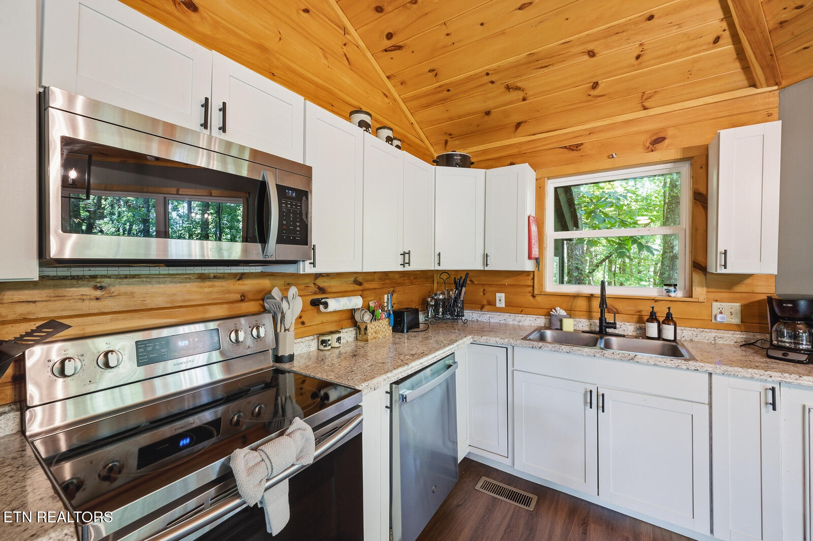707 Maple Court Gatlinburg TN 37738