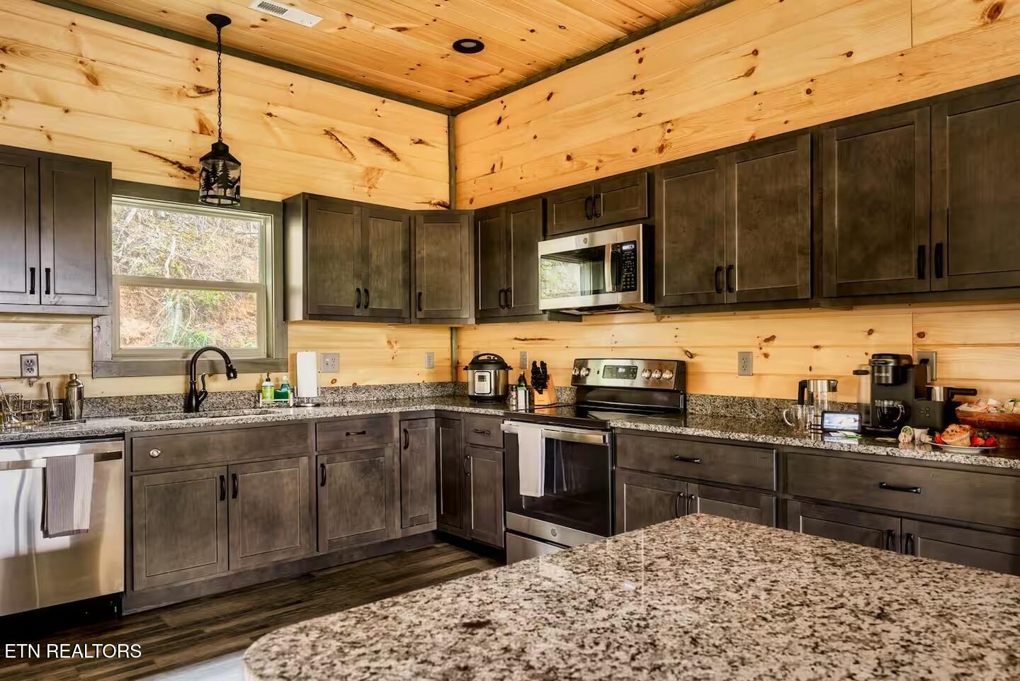 914 Crooked Ridge Road Gatlinburg TN 37738