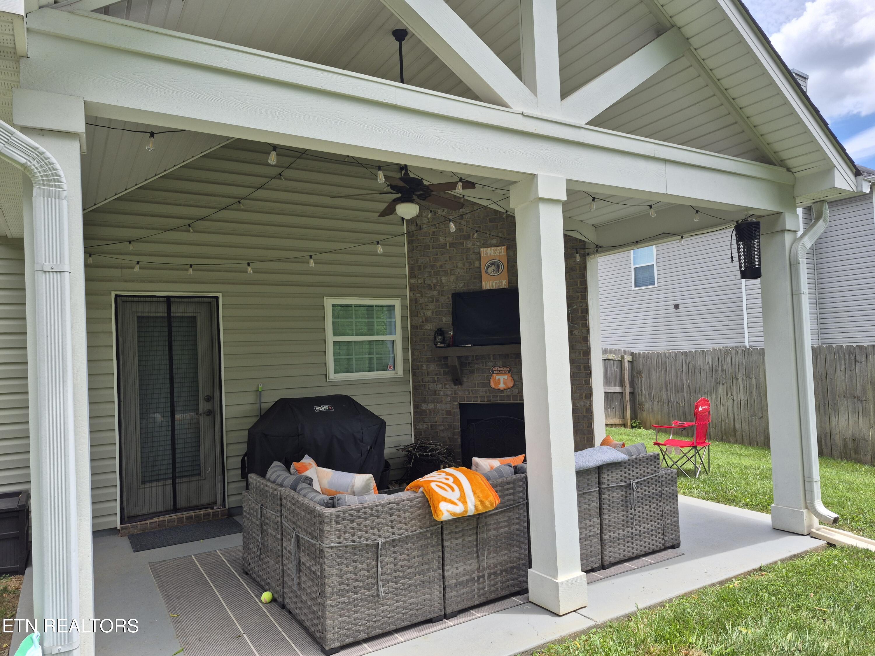 1003 W Glenview Drive Lenoir City TN 37771