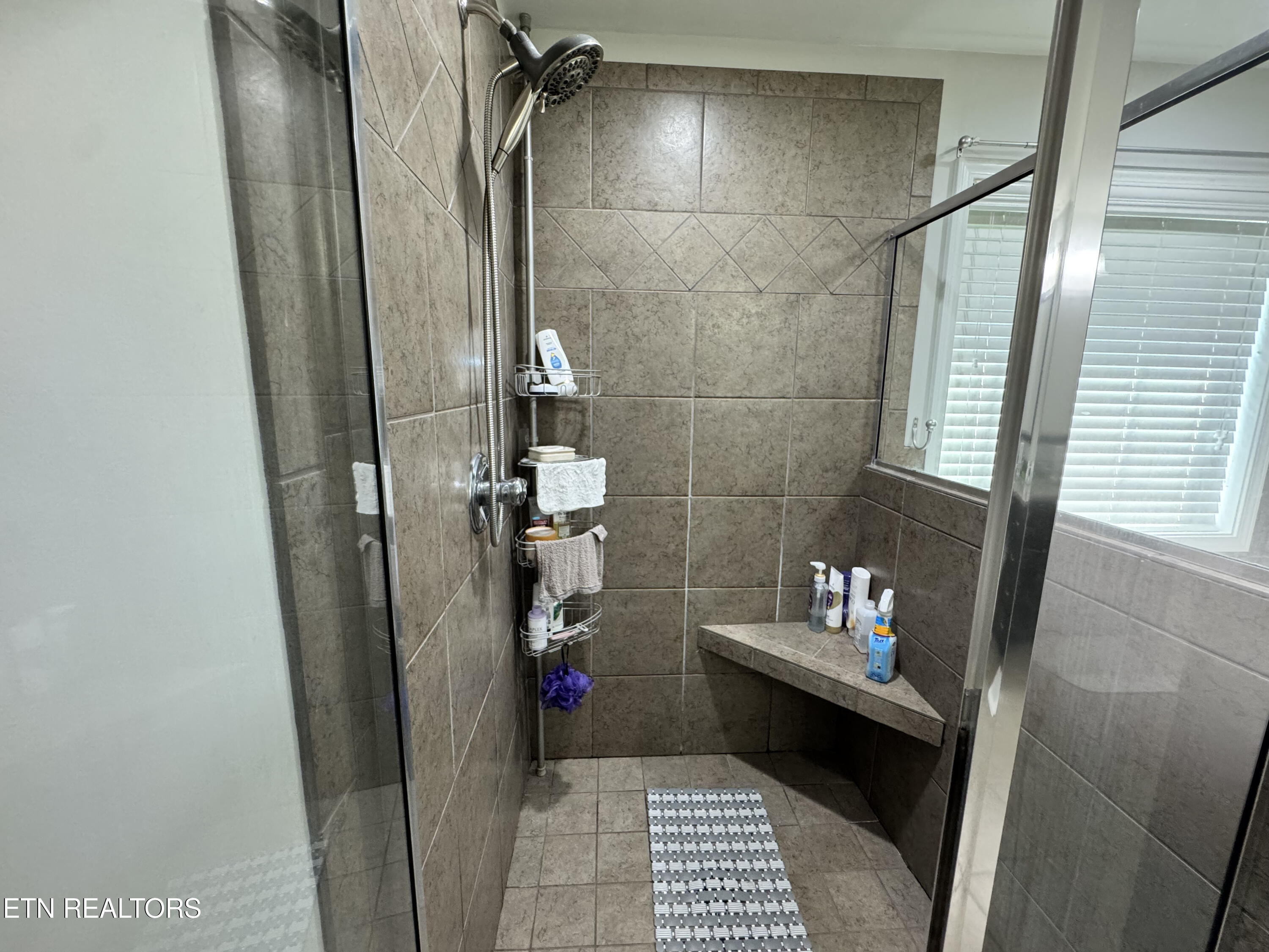 1003 W Glenview Drive Lenoir City TN 37771