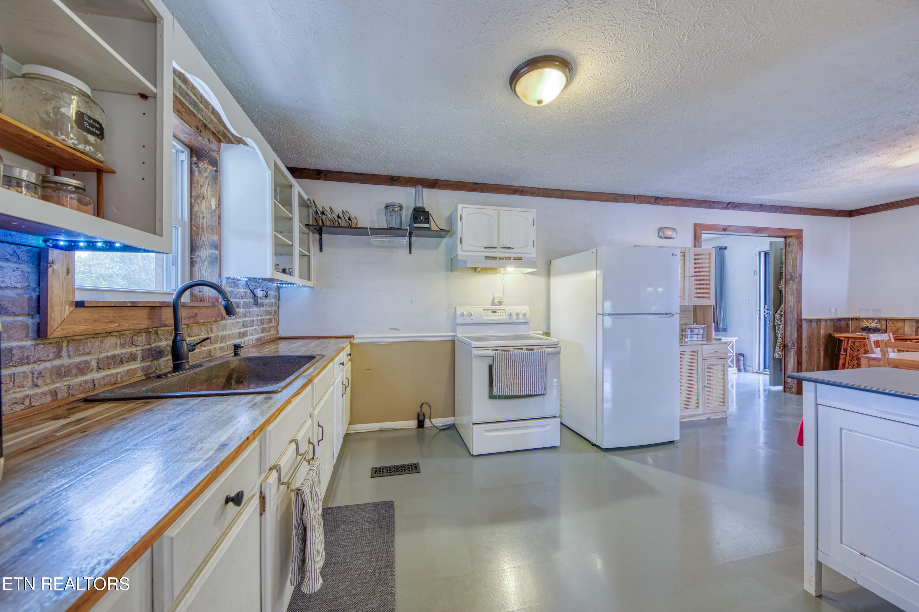 2713 W Highway 11e Strawberry Plains TN 37871