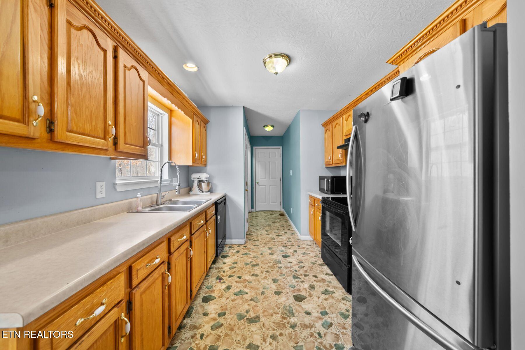 1365 Pilgrim Drive Grimsley TN 38565