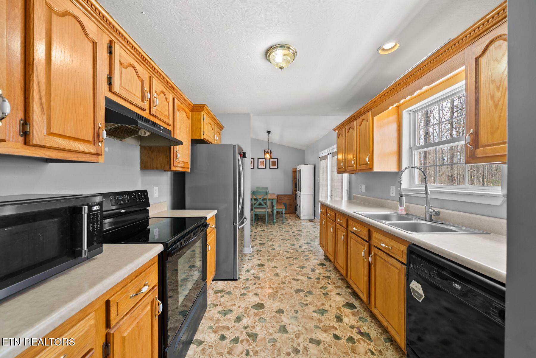 1365 Pilgrim Drive Grimsley TN 38565