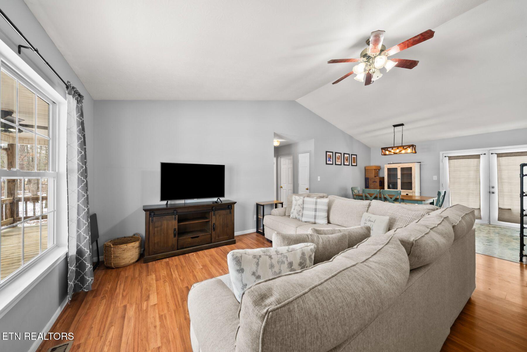 1365 Pilgrim Drive Grimsley TN 38565