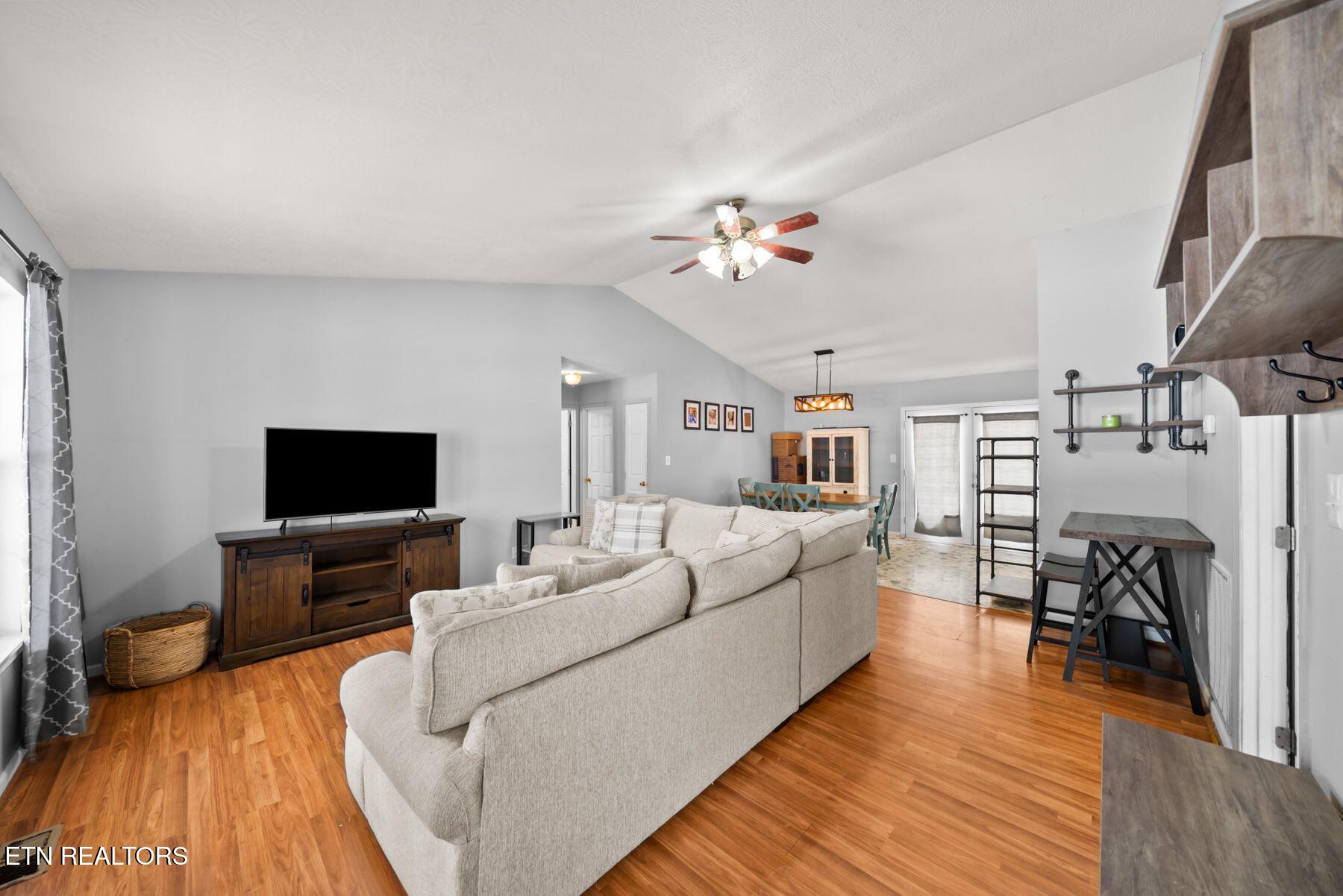1365 Pilgrim Drive Grimsley TN 38565