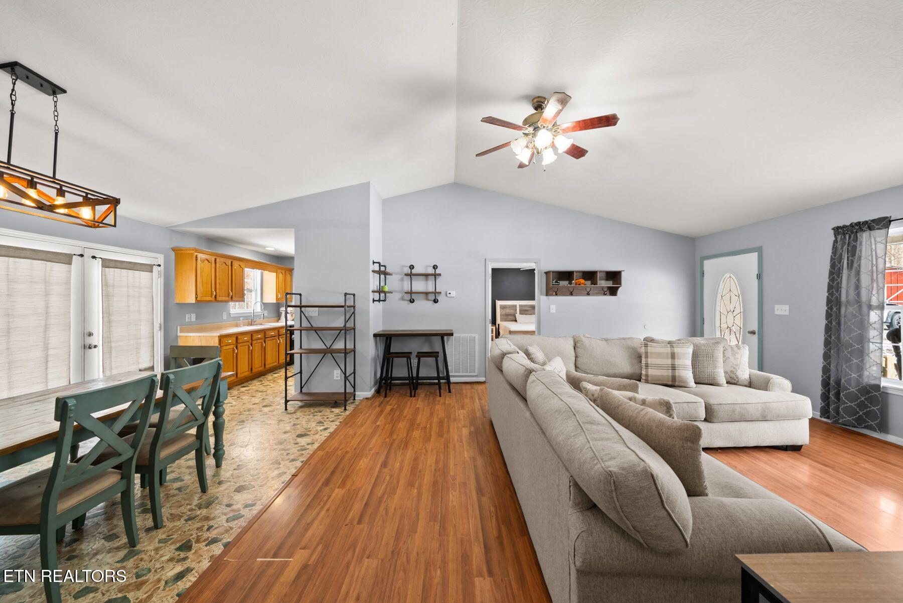 1365 Pilgrim Drive Grimsley TN 38565