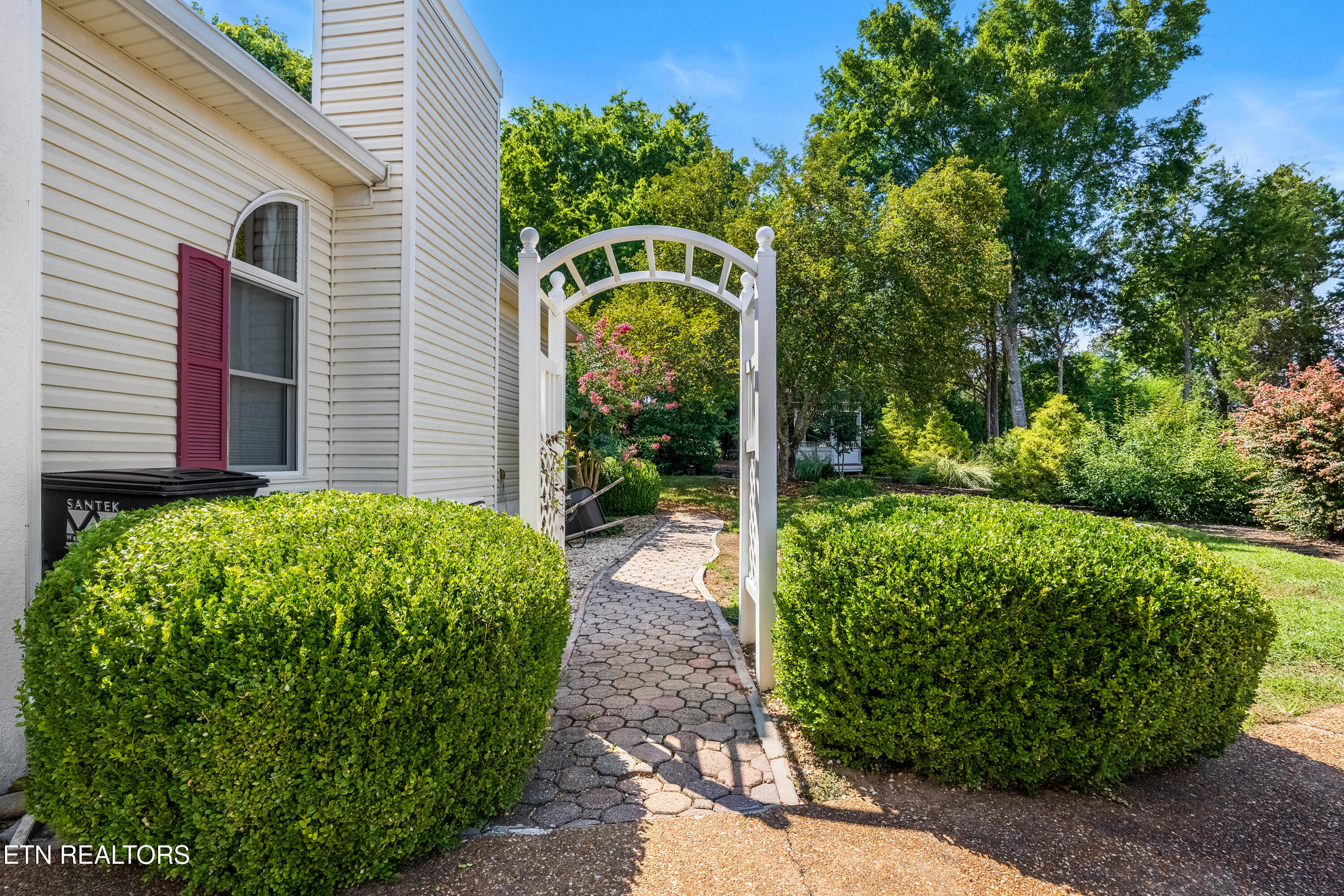 108 Tahlequah Lane Loudon TN 37774