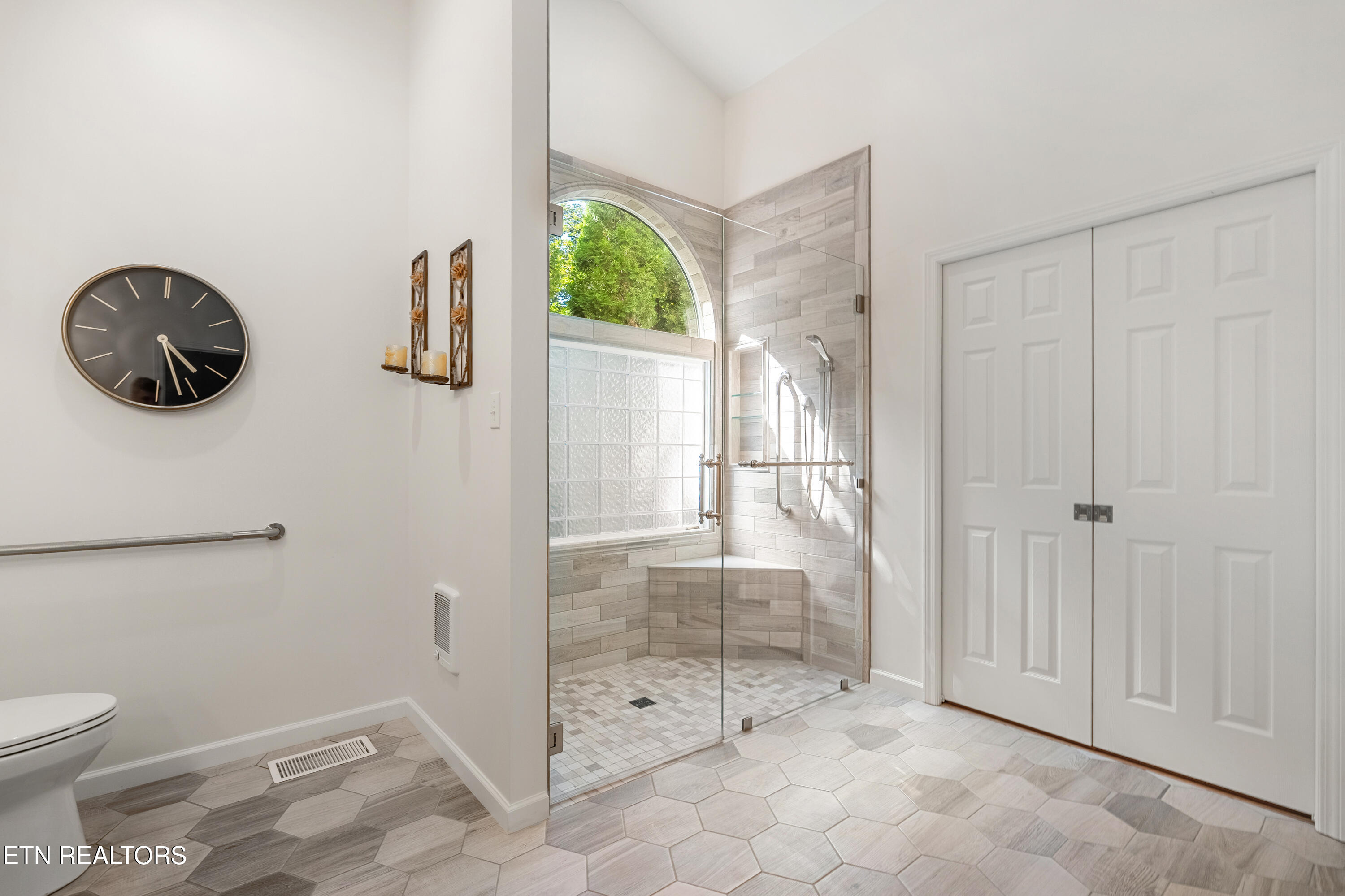 108 Tahlequah Lane Loudon TN 37774