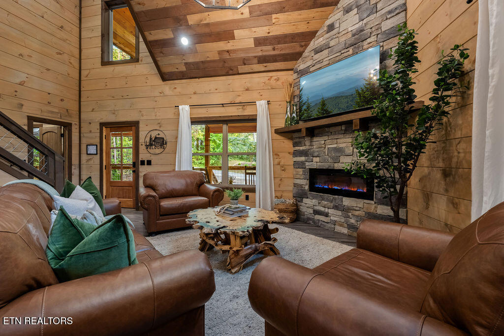 2320 Bogle Spring Loop Sevierville TN 37862