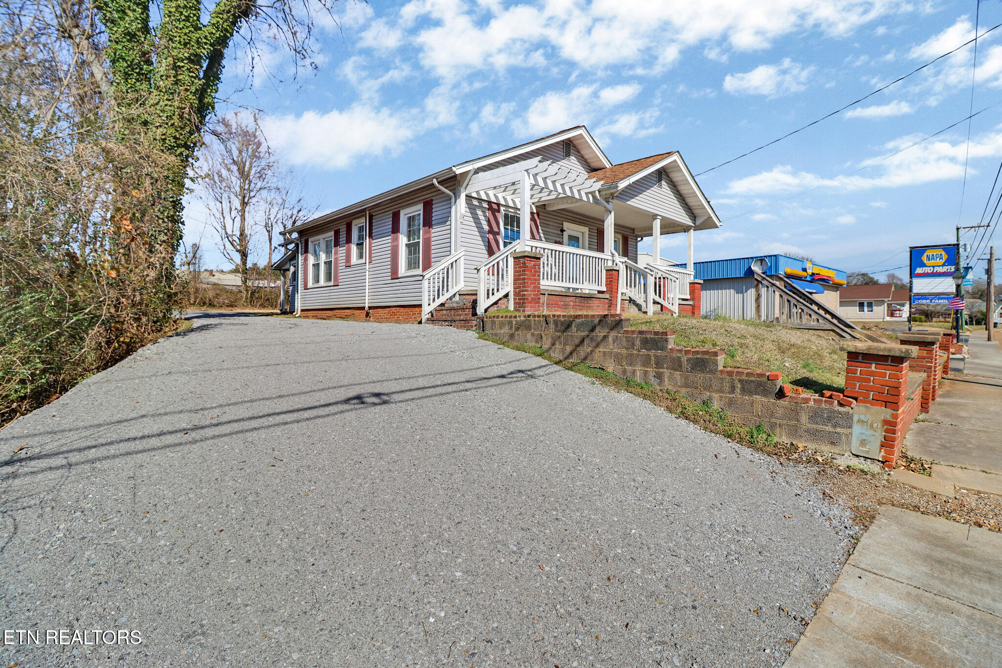 826 Mulberry Street Loudon TN 37774