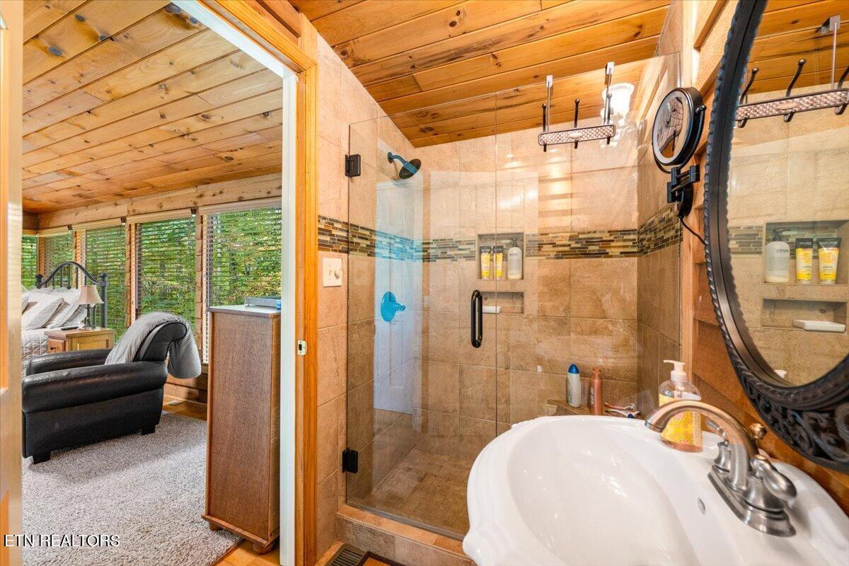 835 Jim Lee Ridge Road Lafollette TN 37766