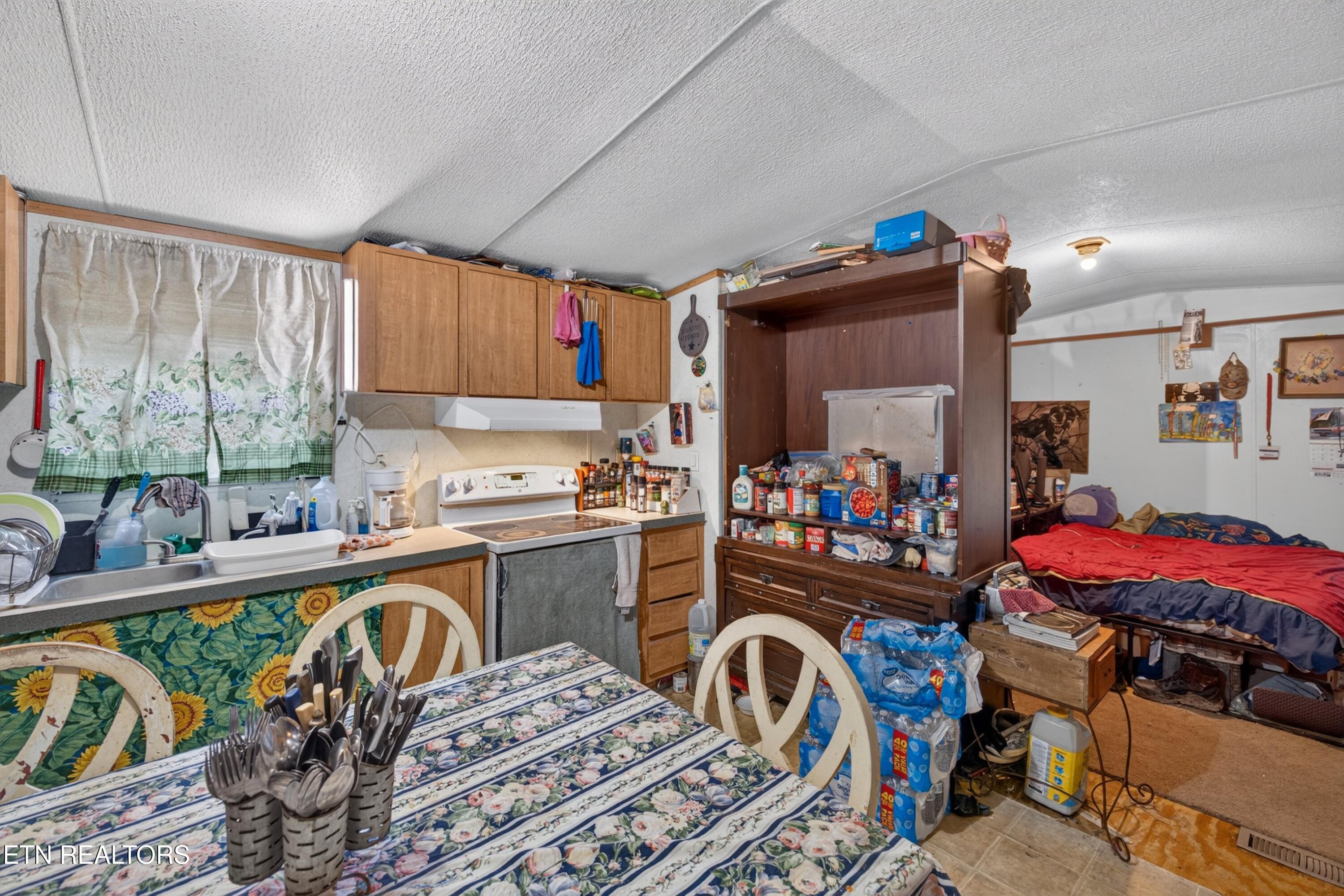 2087 Bullen Valley Road Thorn Hill TN 37881