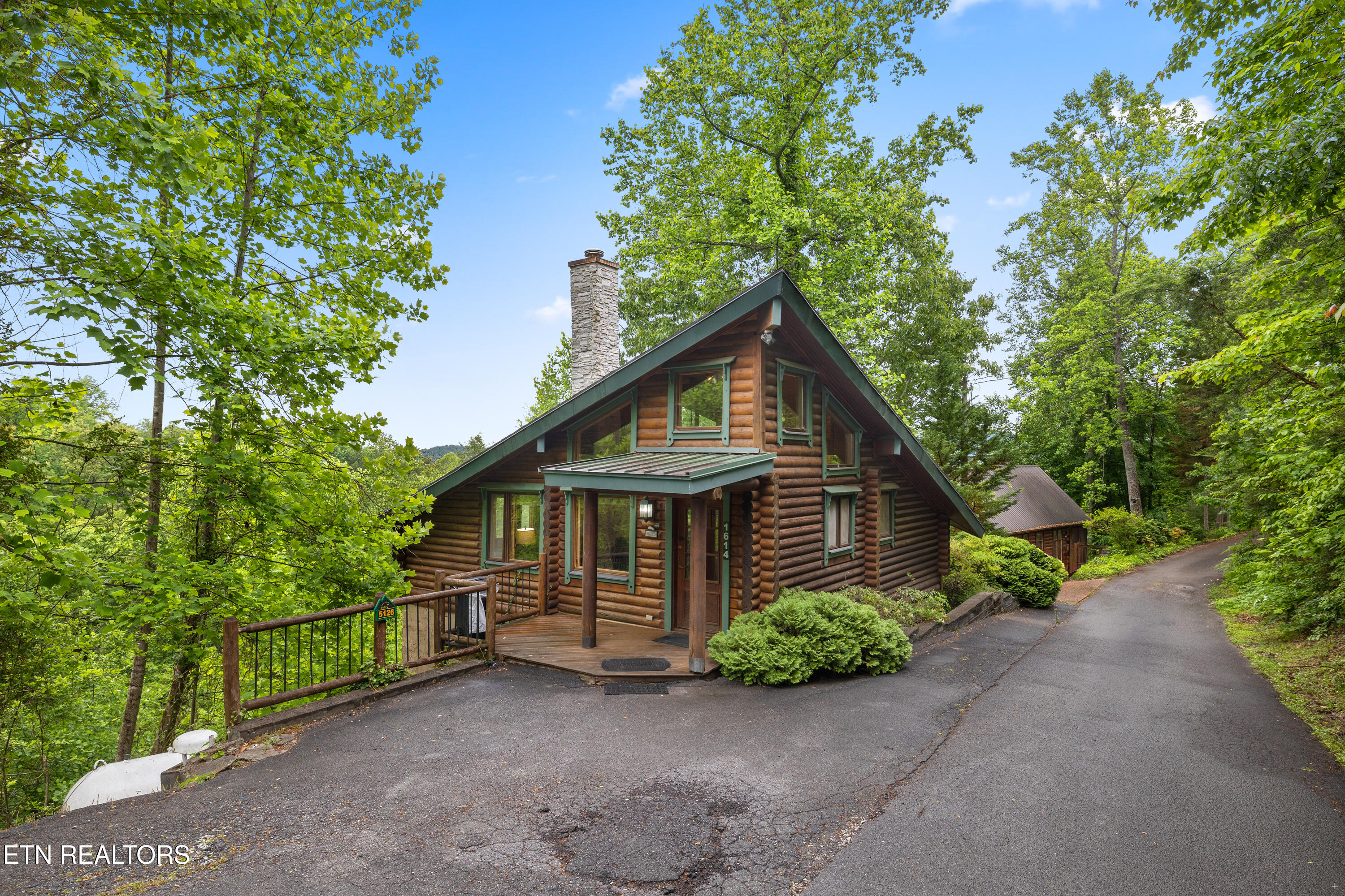 1614 Ridgecrest Drive Sevierville TN 37876