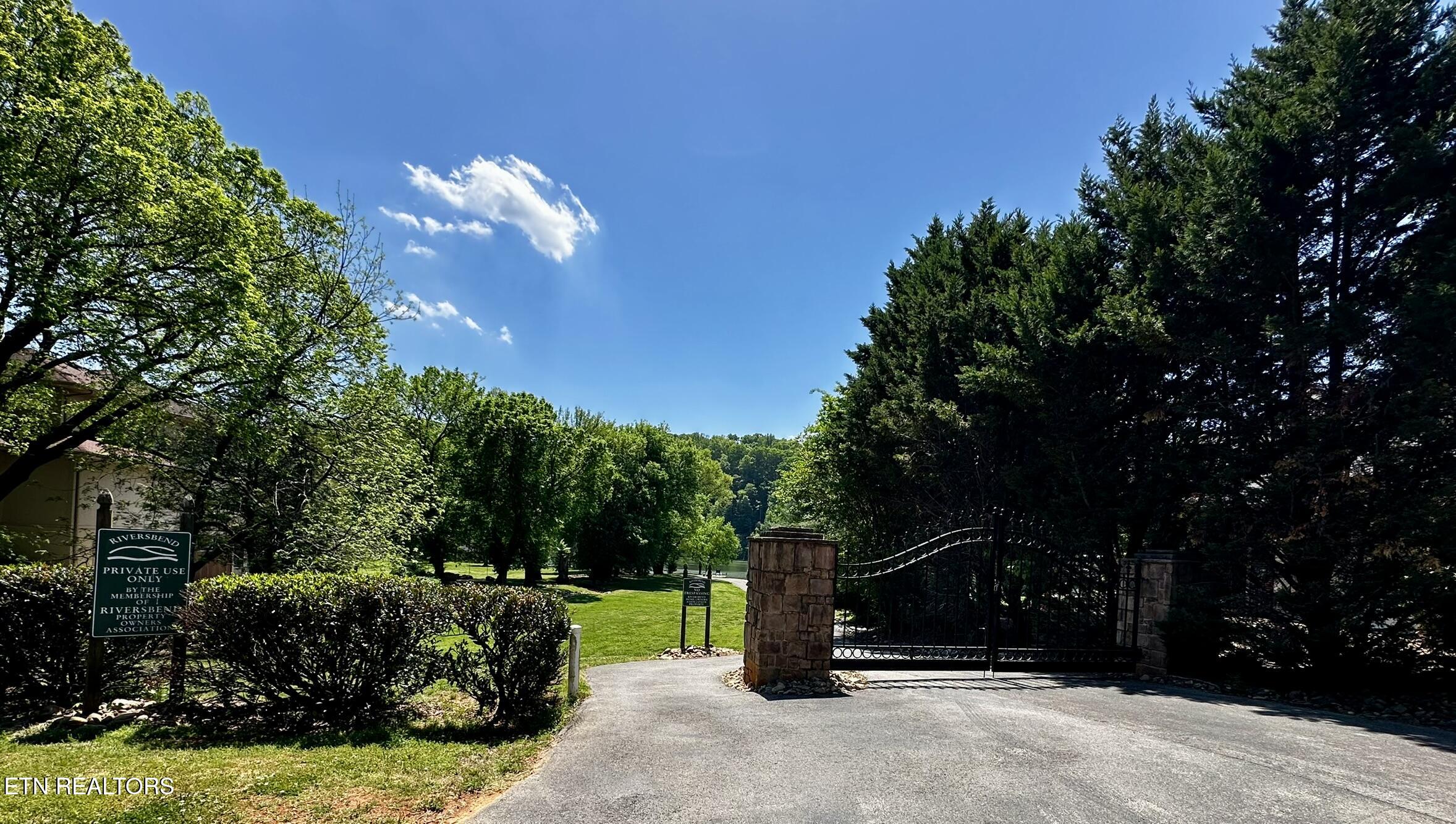 6625 Riverview Golf Drive Loudon TN 37774