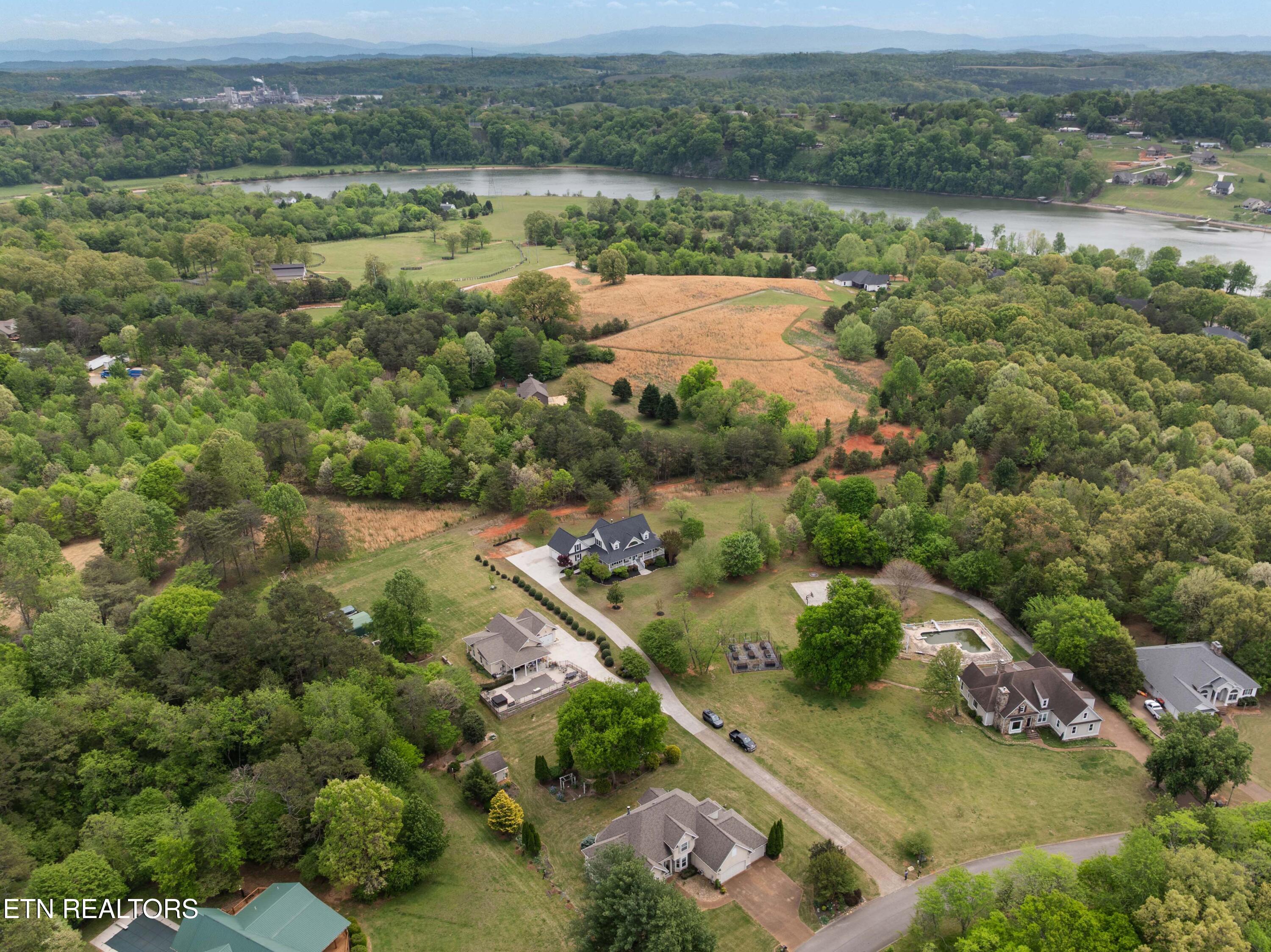 6625 Riverview Golf Drive Loudon TN 37774